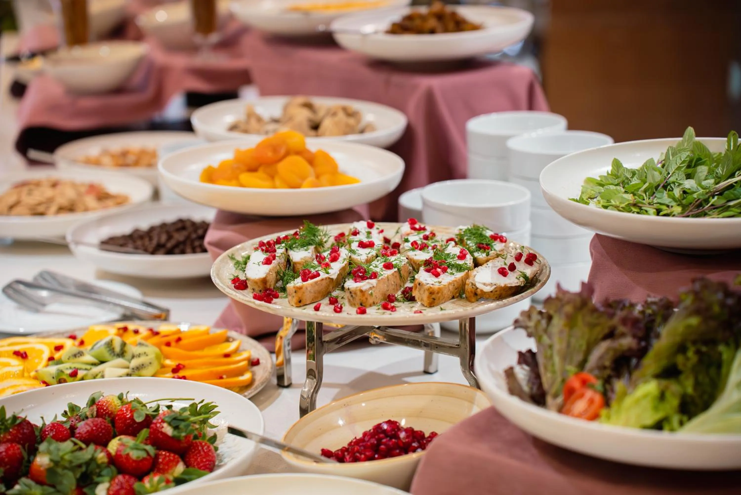 Restaurant/places to eat in Grand Vaves Hotel