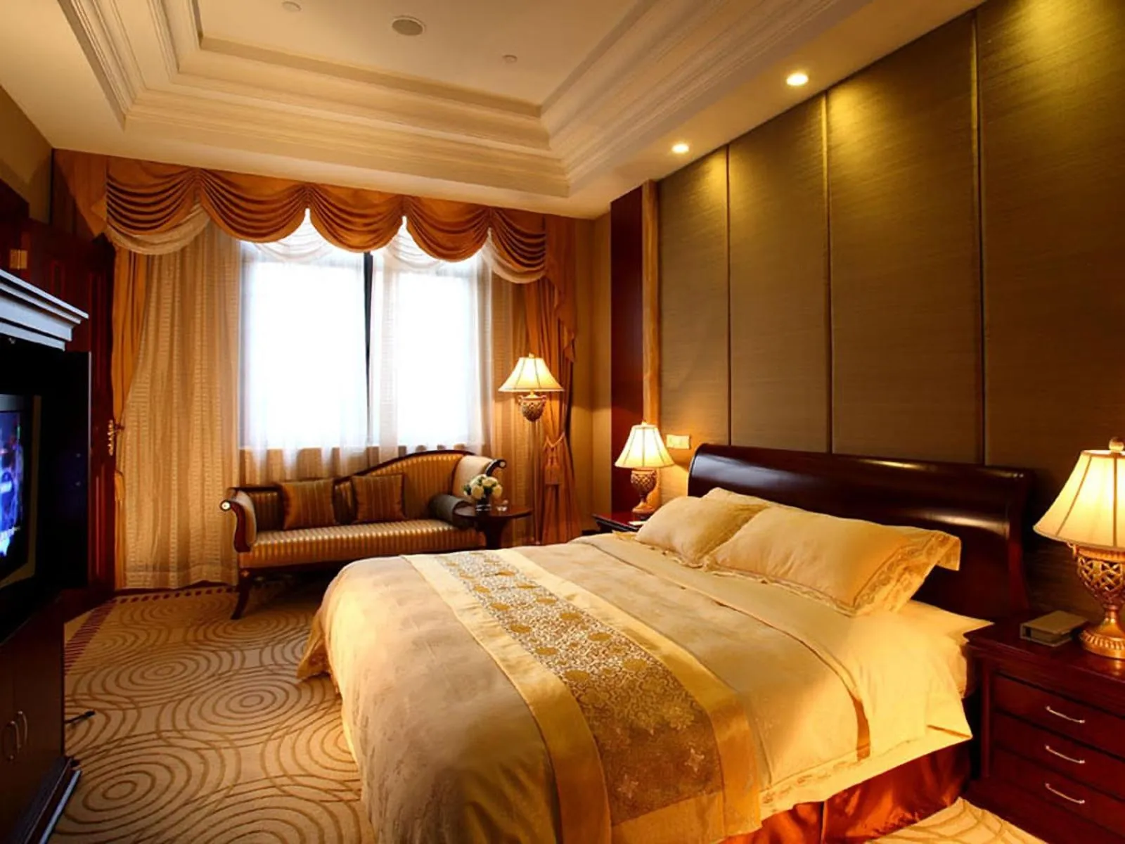 Bed in Ramada Plaza Sino-Bay Shanghai