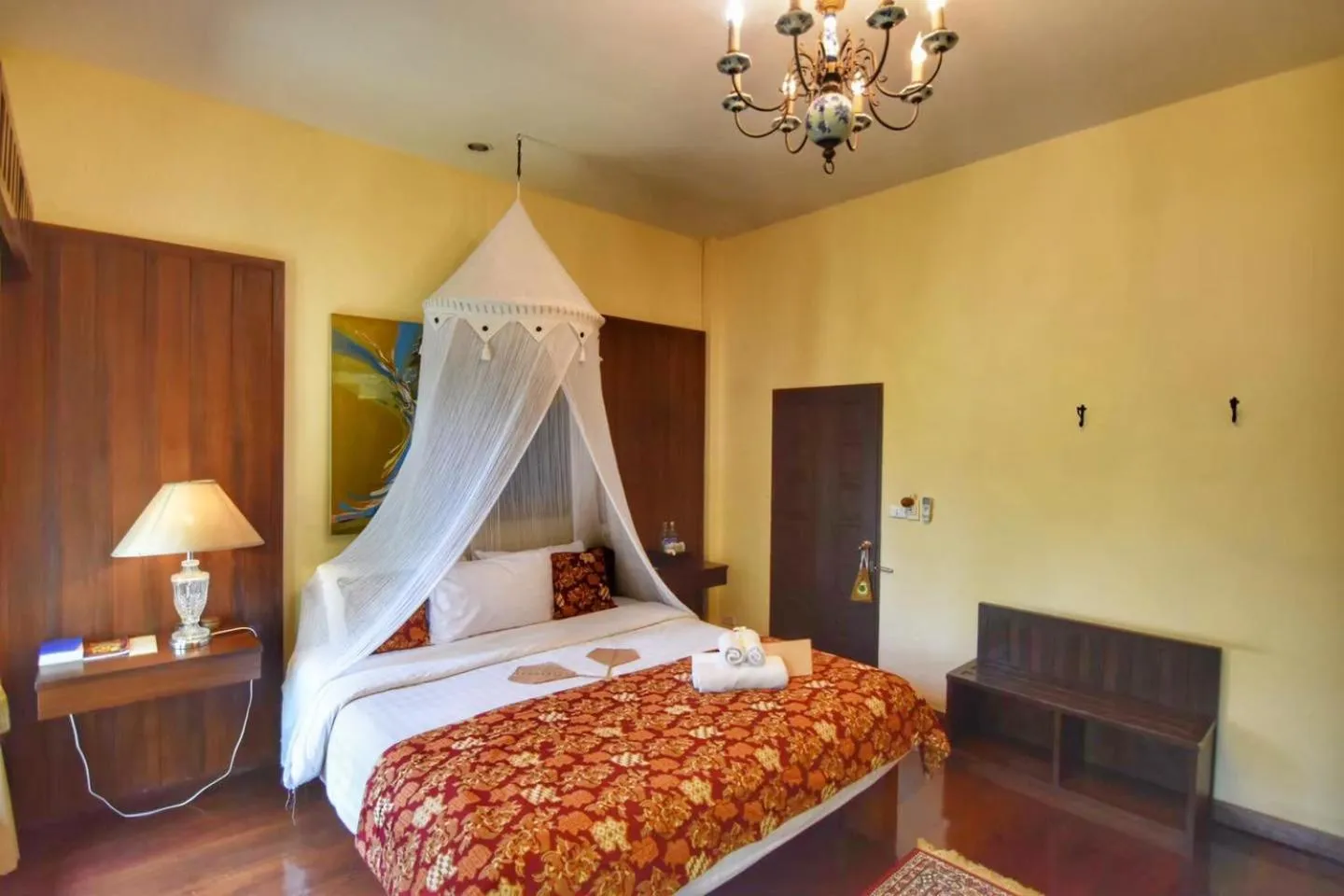 Bed in Villa Khao Phaengma