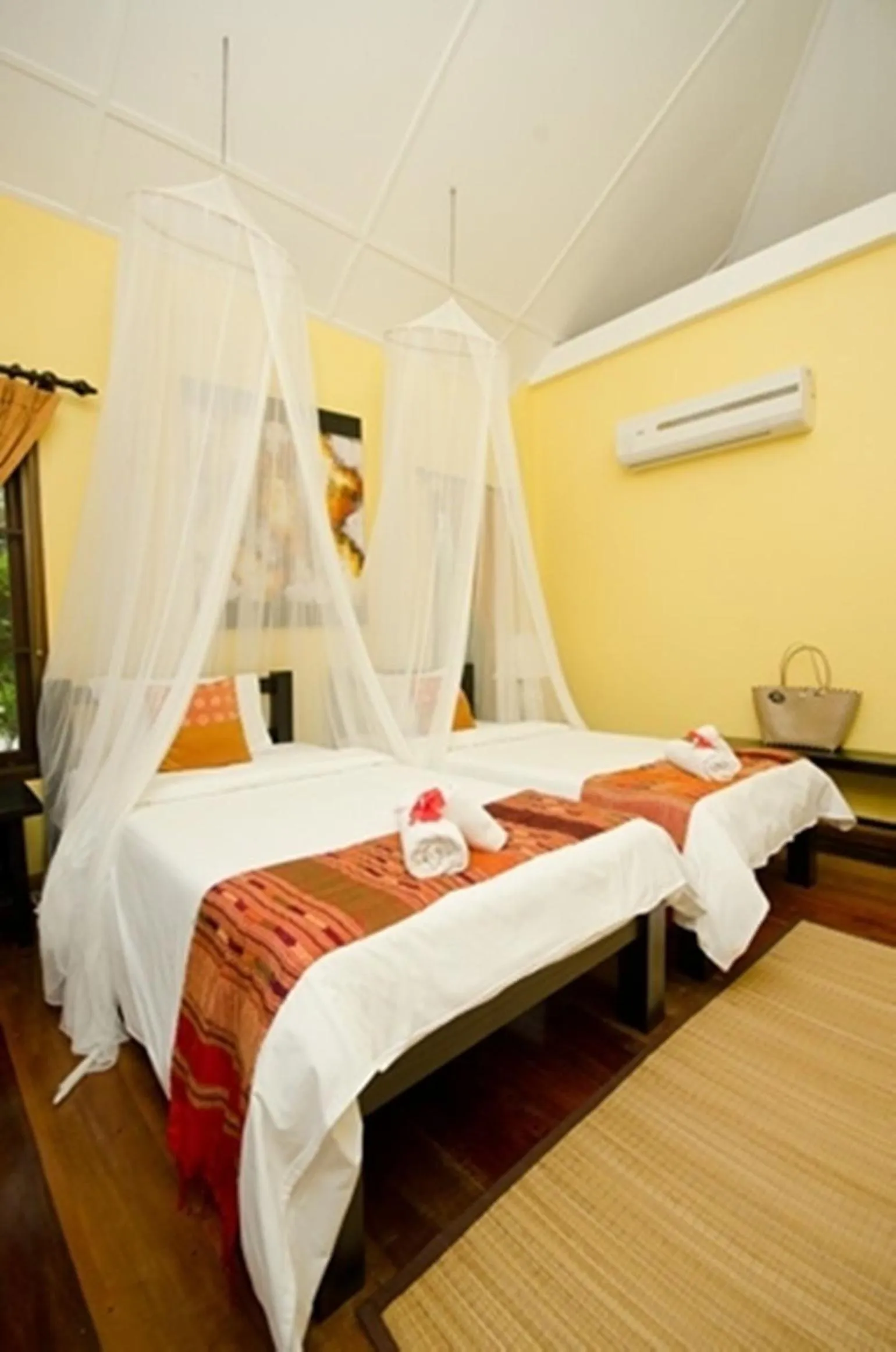 Bed in Villa Khao Phaengma