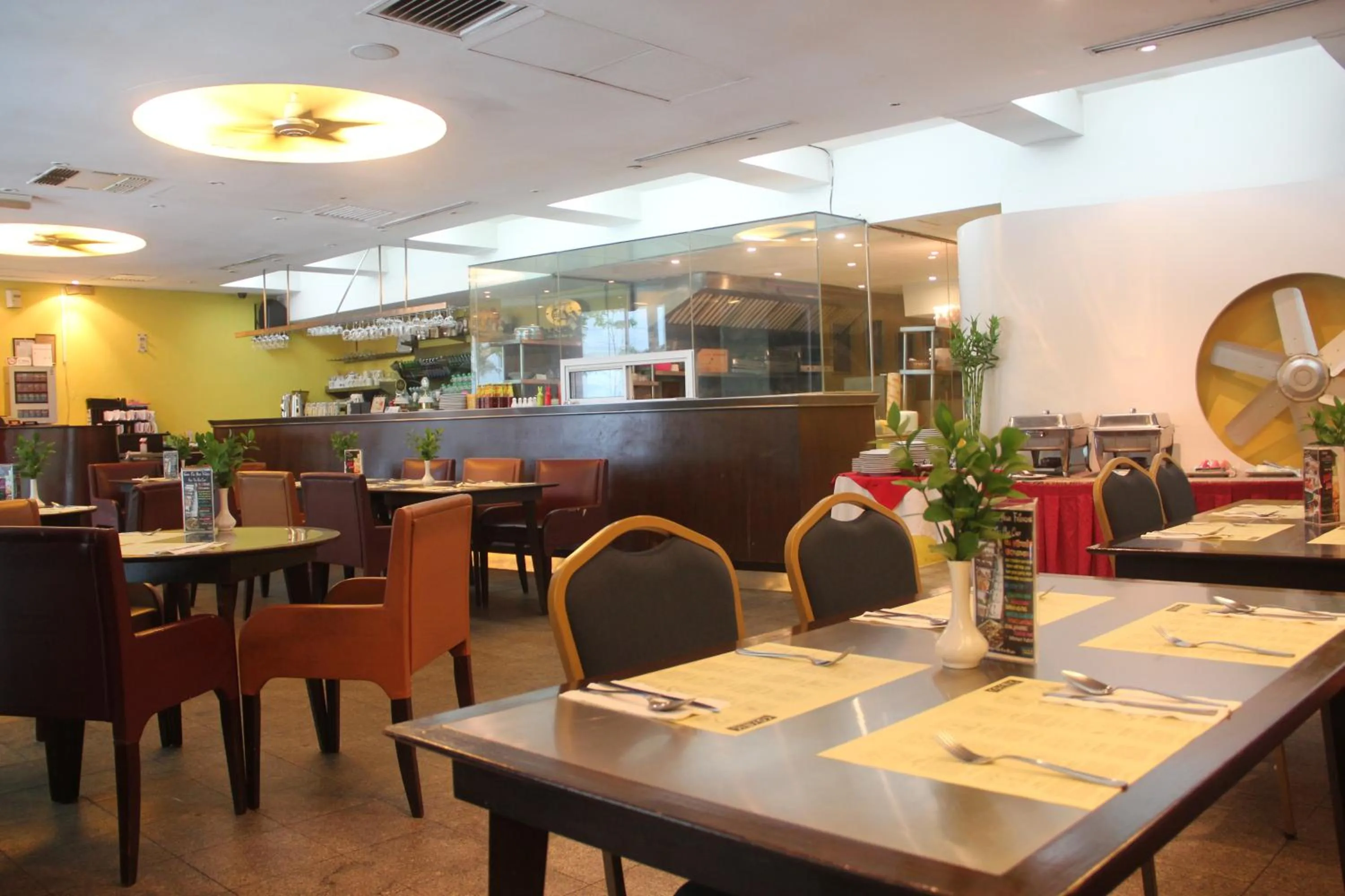 Restaurant/places to eat in The Maple Suite