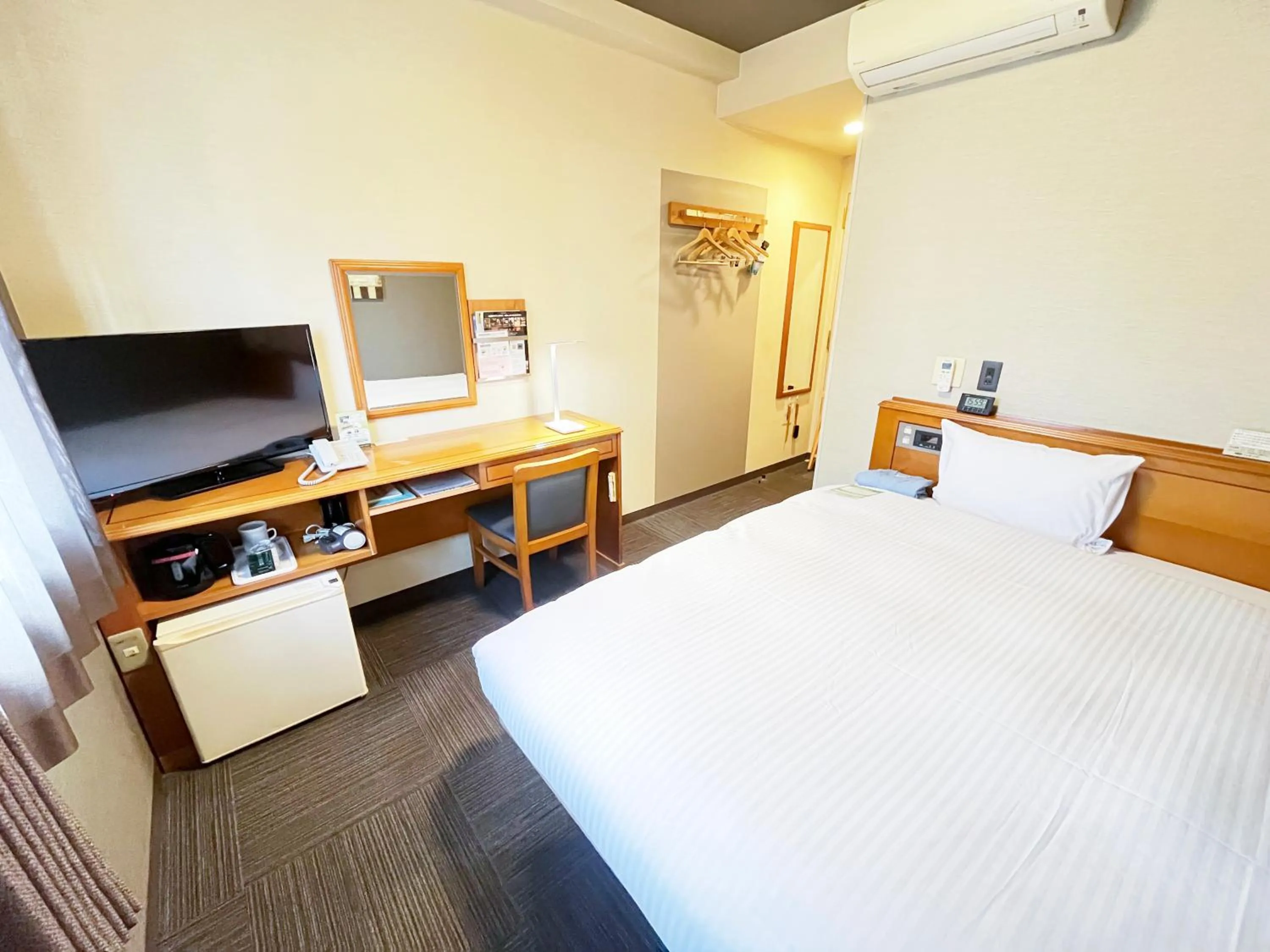 Photo of the whole room, Bed in Hotel Route-Inn Naha Asahibashi Eki Higashi