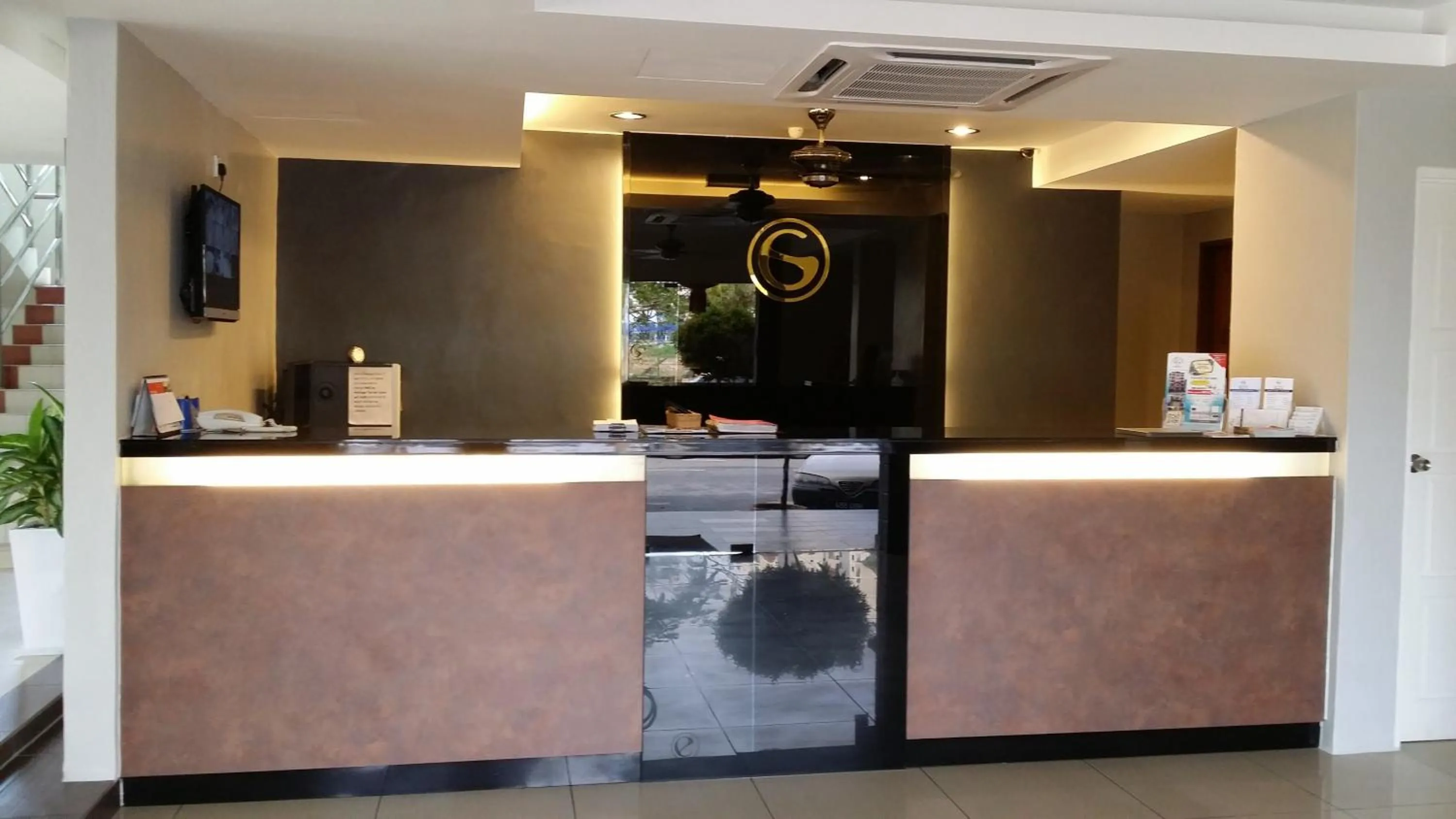 Lobby or reception in Harbour Inn