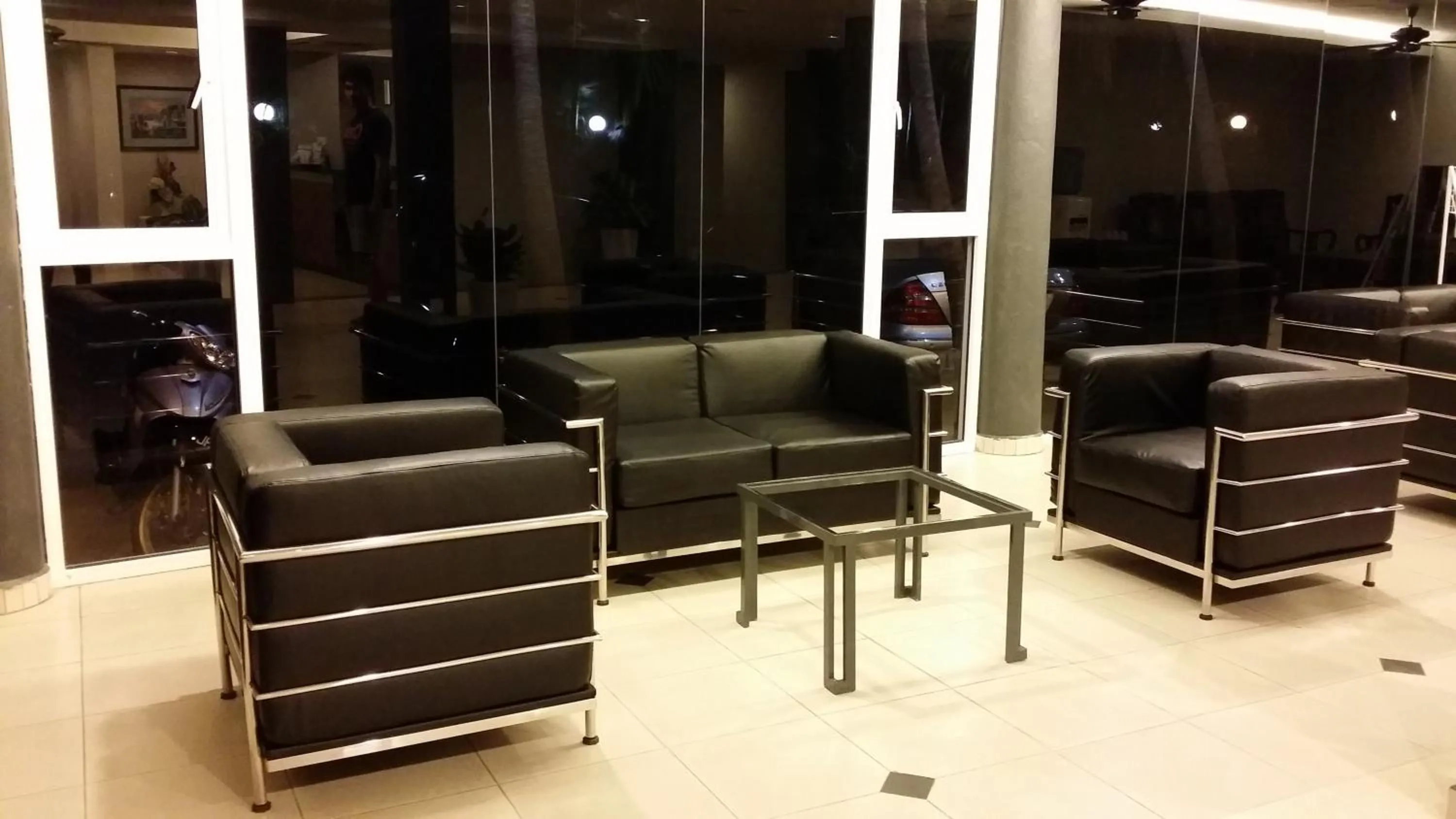 Seating area in Harbour Inn