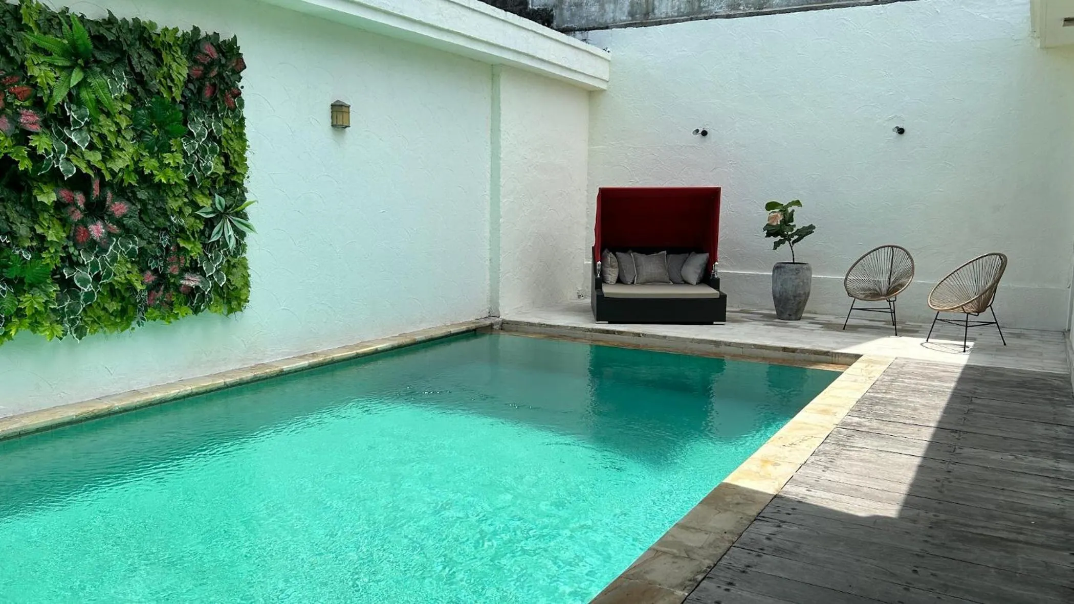 Swimming pool in Artemis Villa Hotel