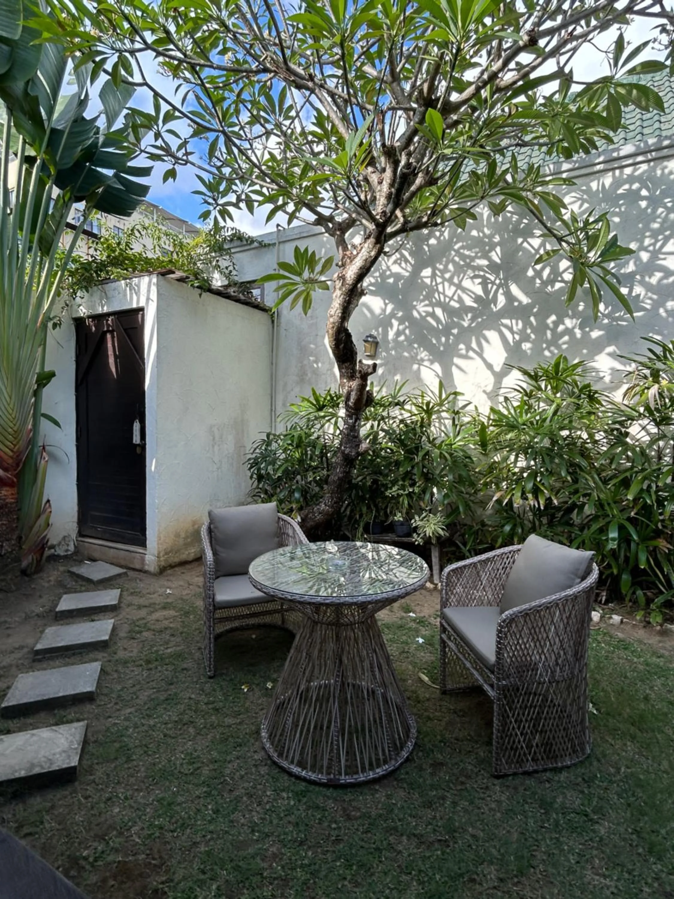 Garden in Artemis Villa Hotel