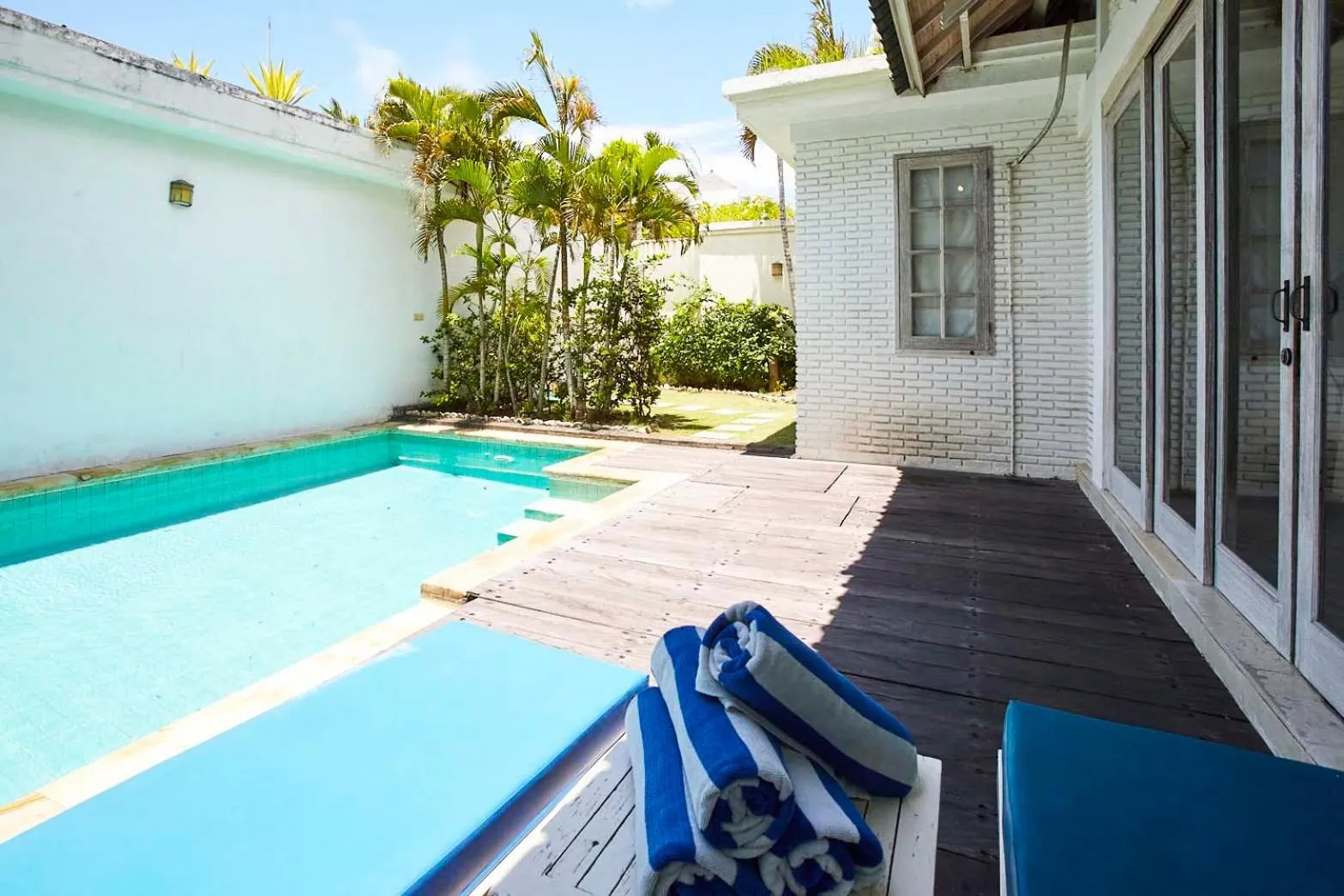 Swimming pool in Artemis Villa Hotel