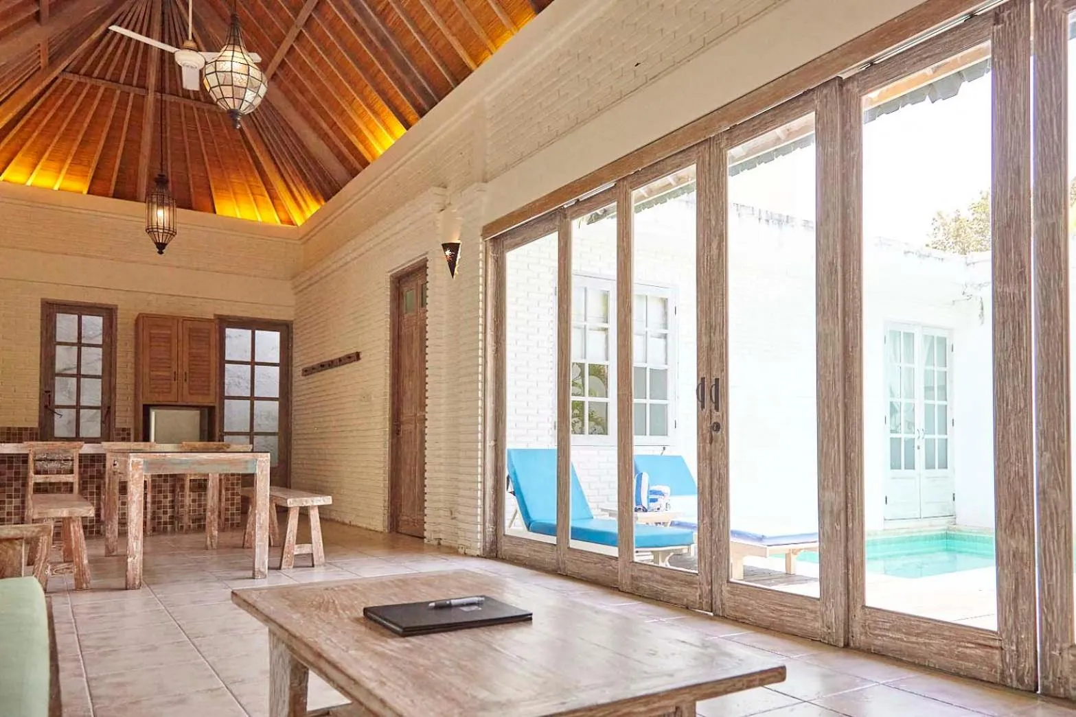 Living room in Artemis Villa Hotel