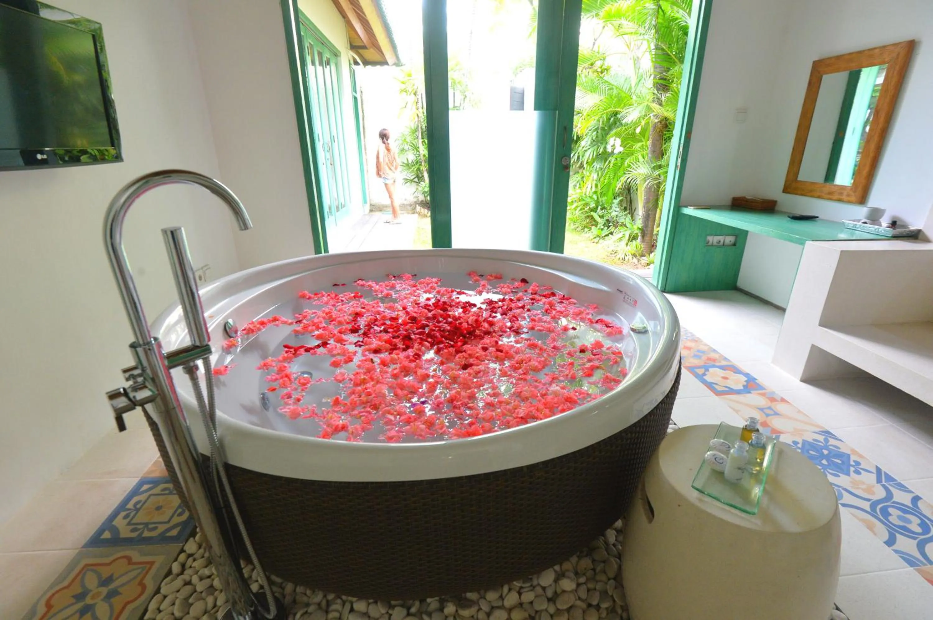 Hot Tub in Artemis Villa Hotel