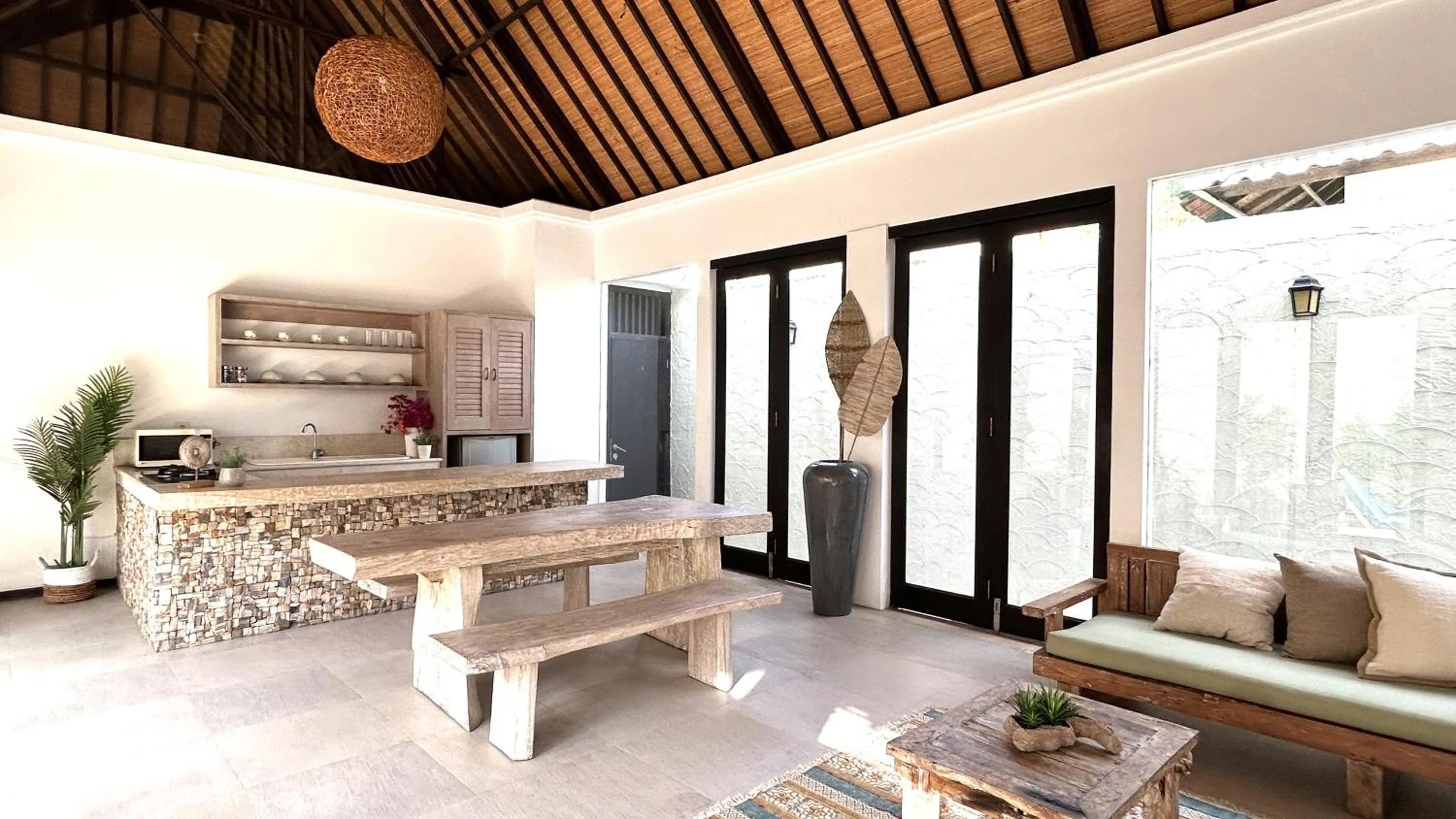 Living room, Bed in Artemis Villa Hotel