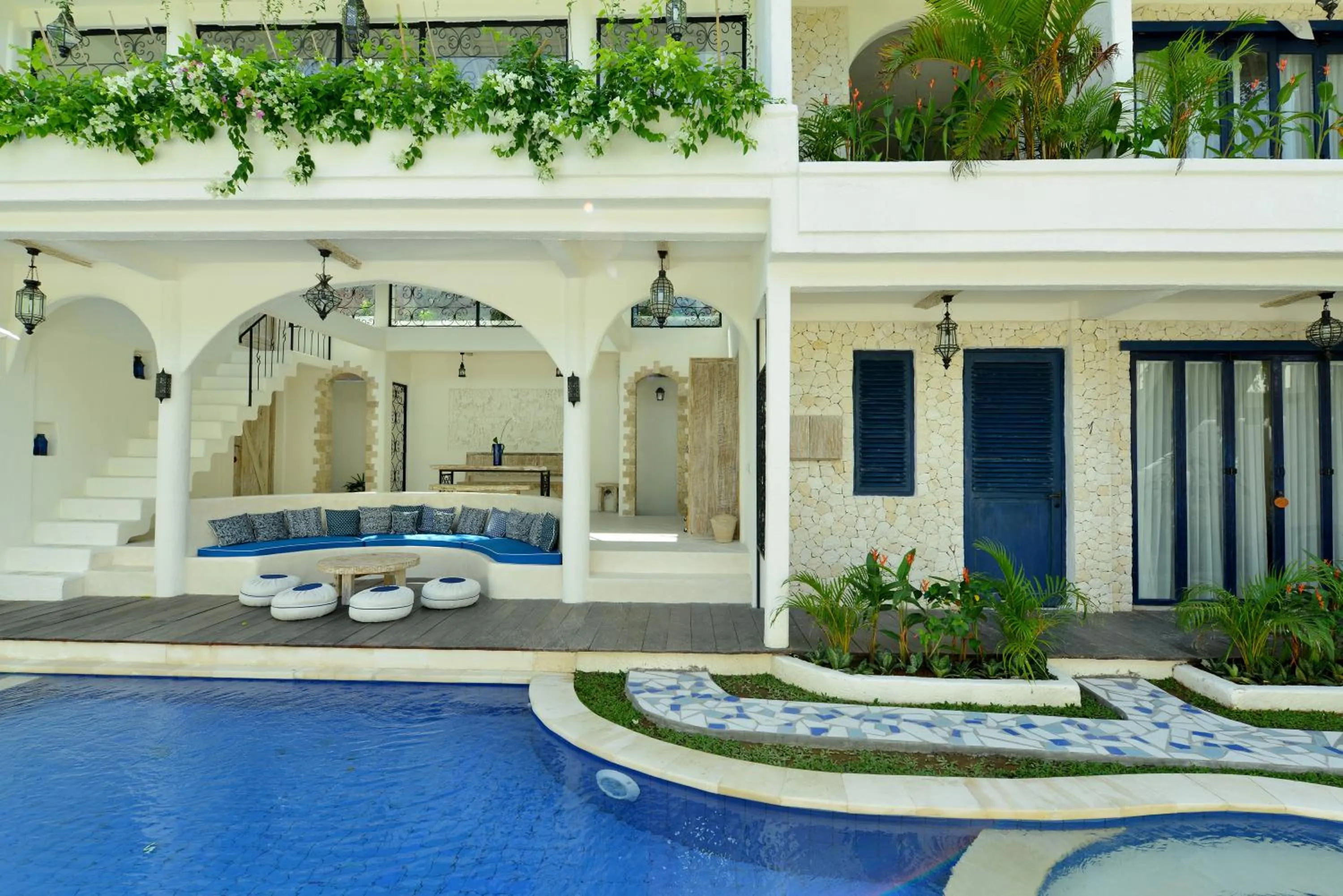 Swimming pool in Artemis Villa Hotel