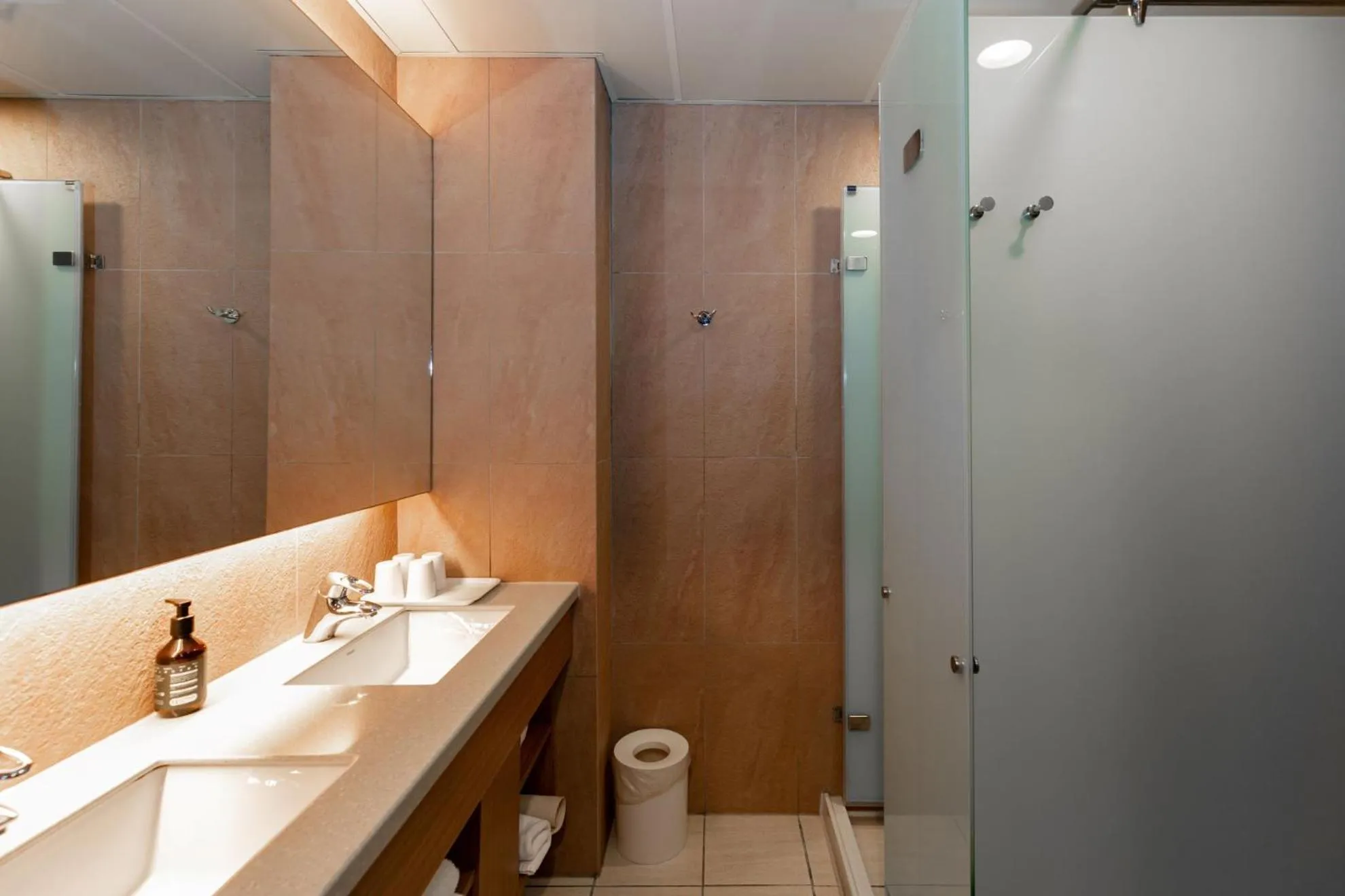 Shower in Leofoo Resort Guanshi