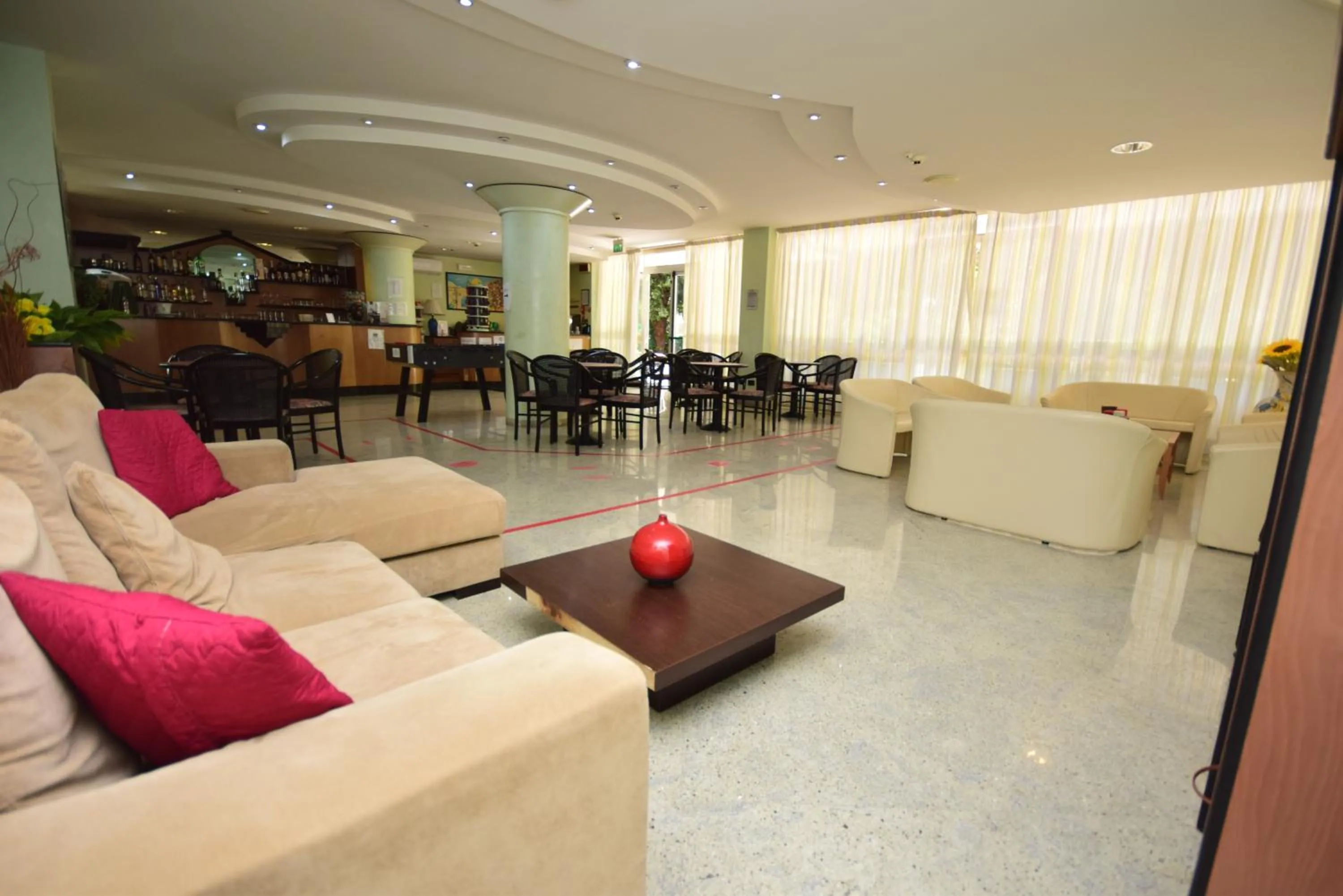 Communal lounge/ TV room in Hotel Como