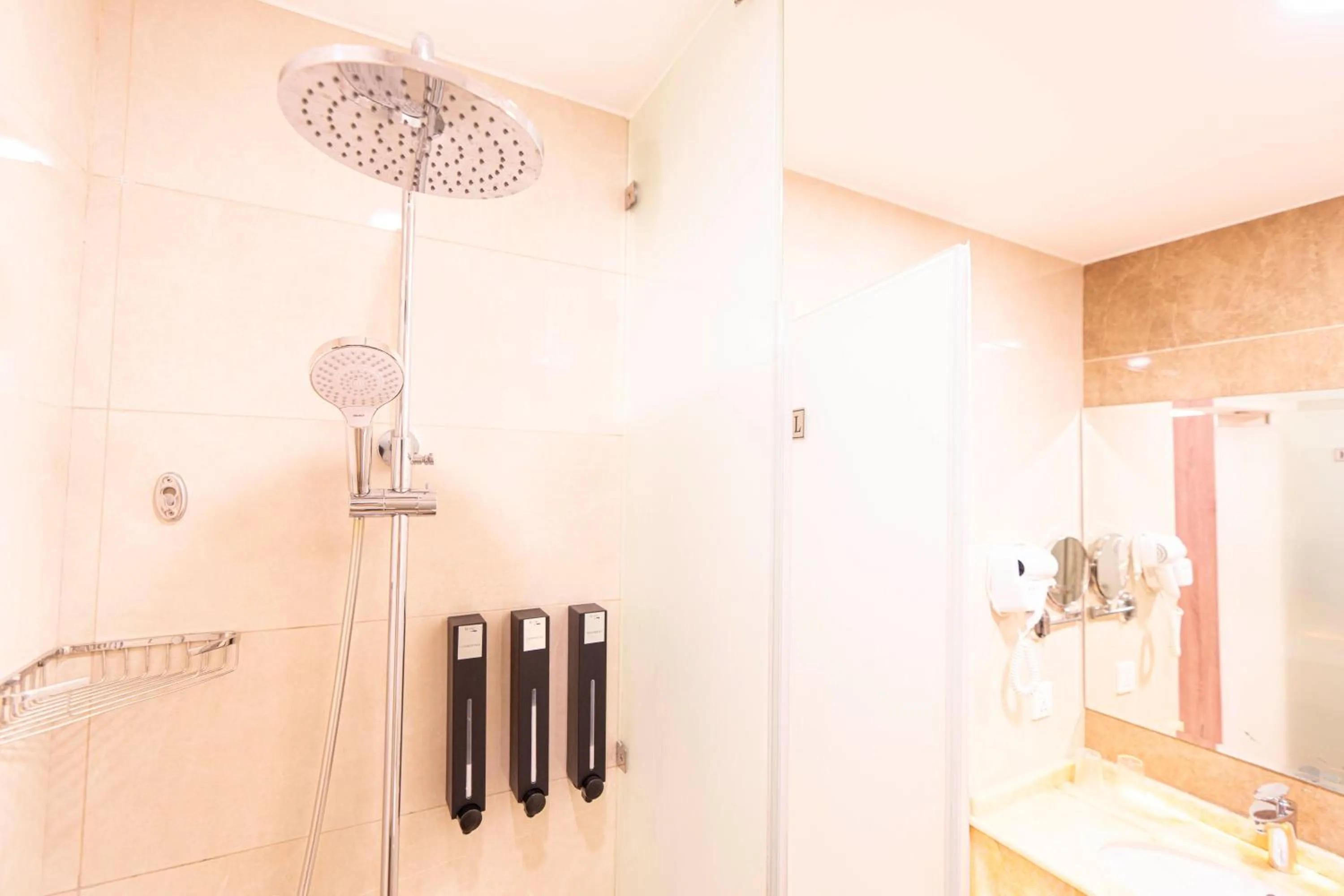 Shower in Petra Moon Hotel