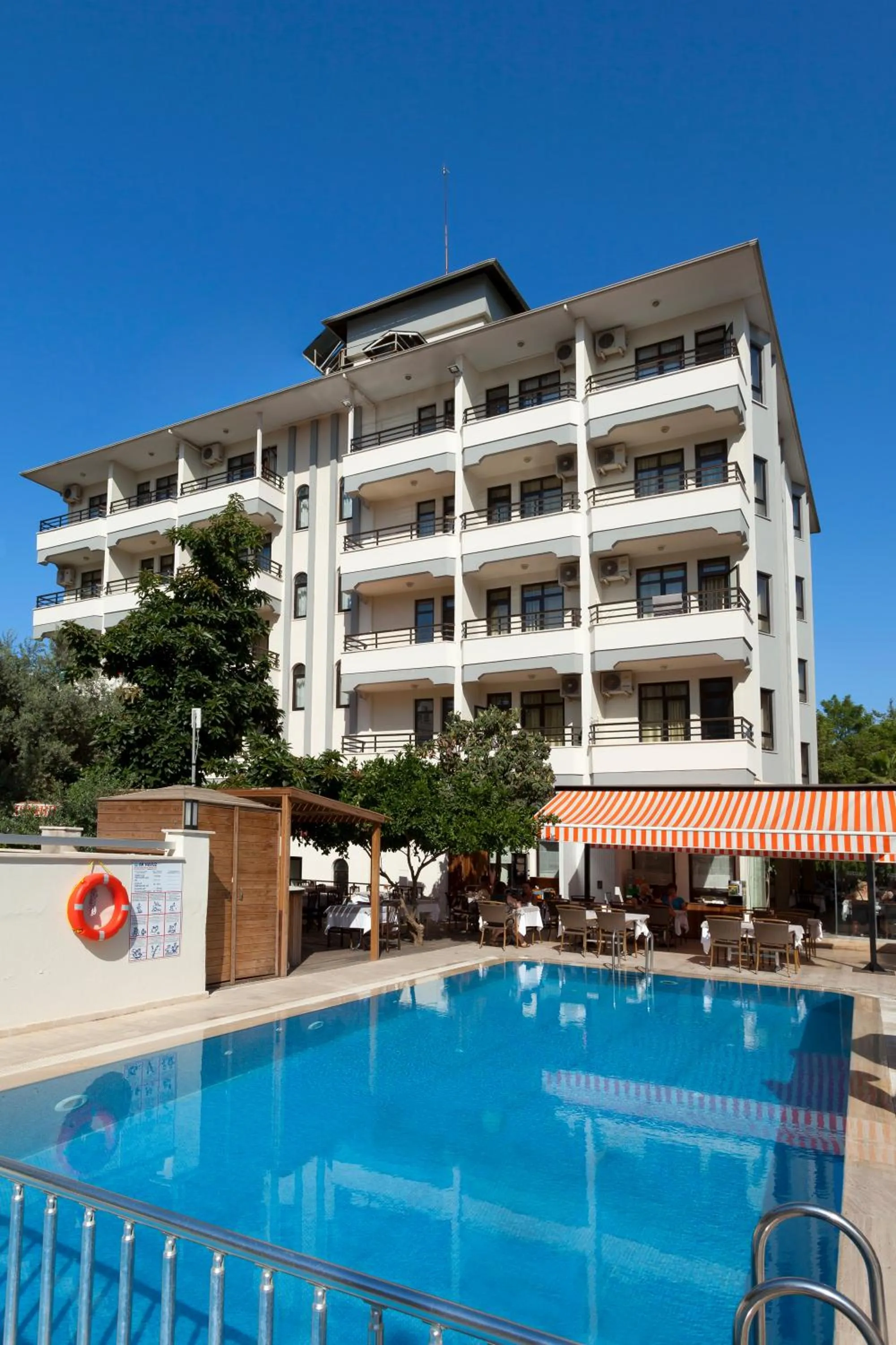 Property building in Kandelor Hotel