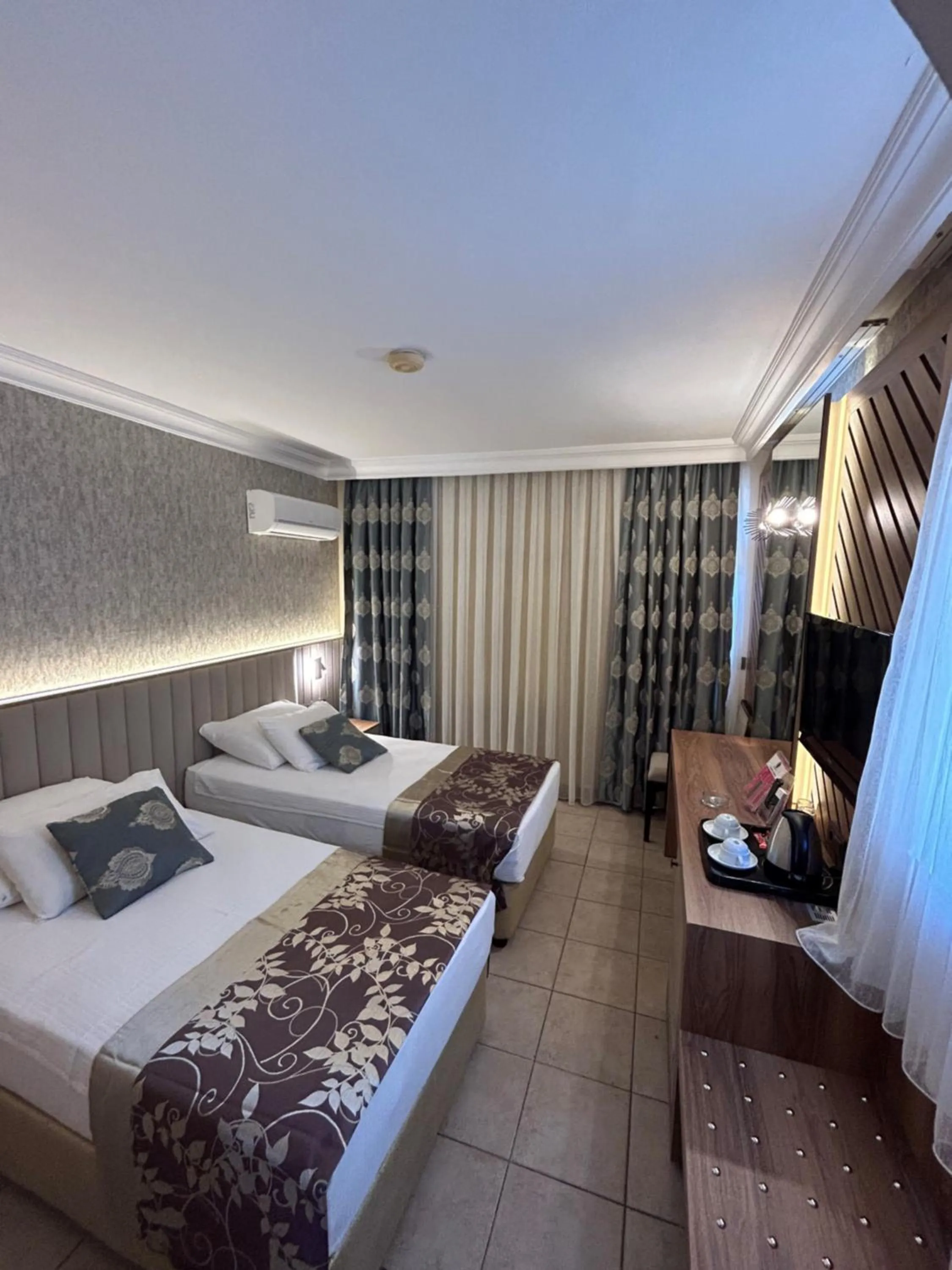 Bed in Kandelor Hotel