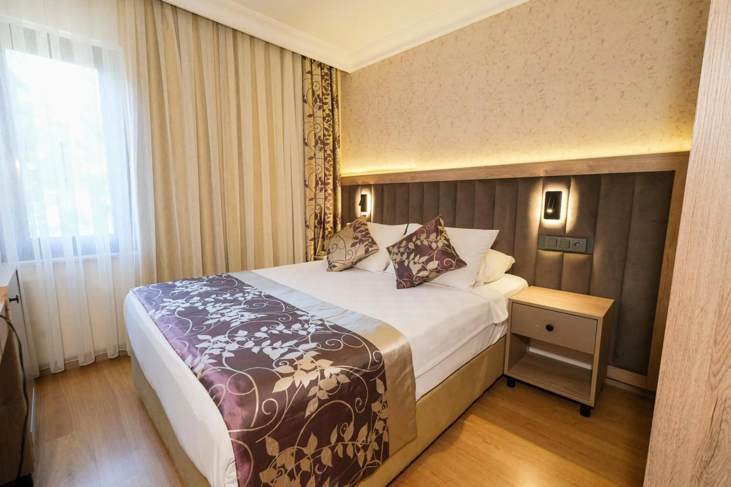 Bed in Kandelor Hotel