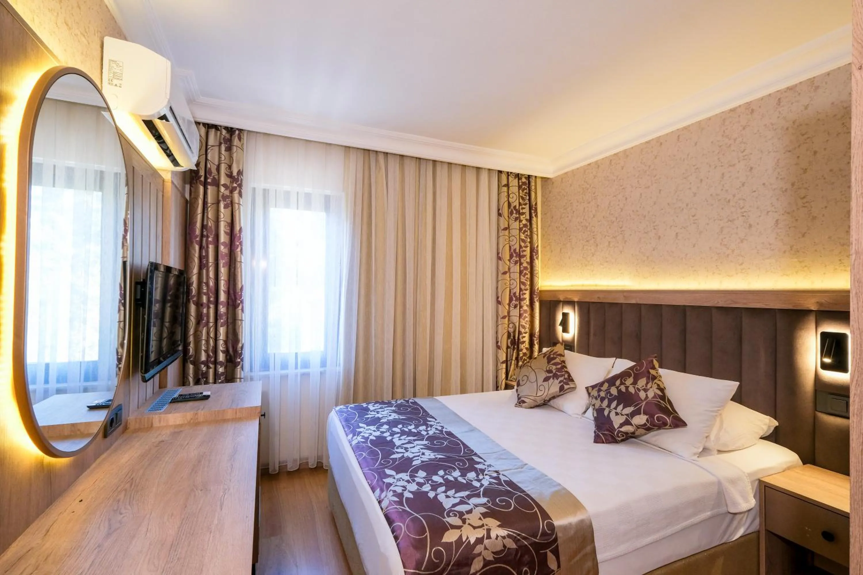 Bed in Kandelor Hotel