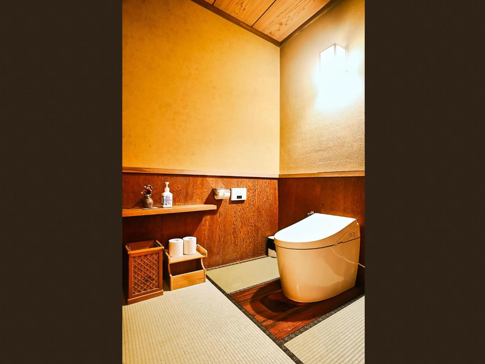 Toilet, Bed in Shin Kadoya