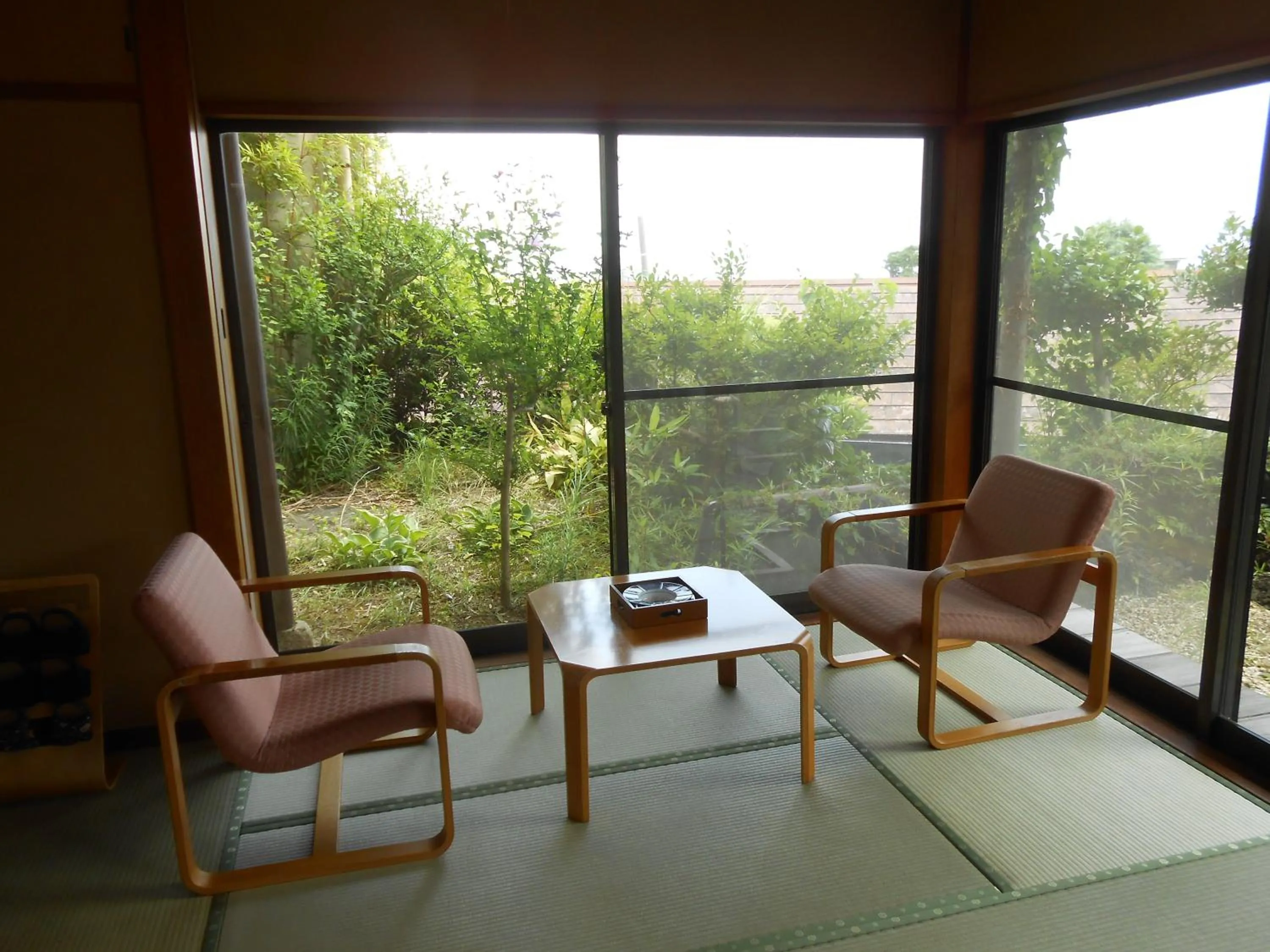 Seating area in Shin Kadoya