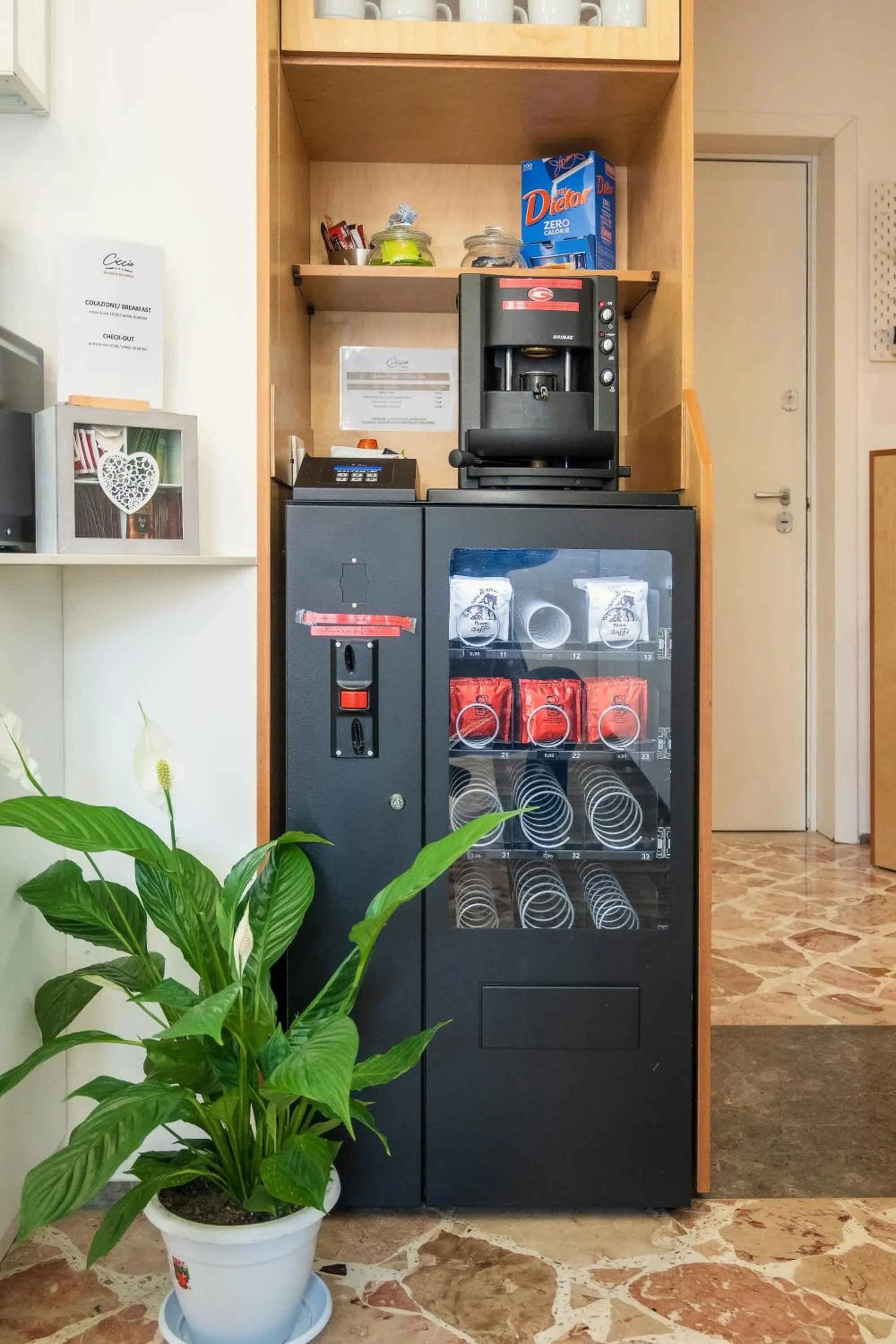 Communal lounge/ TV room in Ciccio Rooms and breakfast - Self check-in