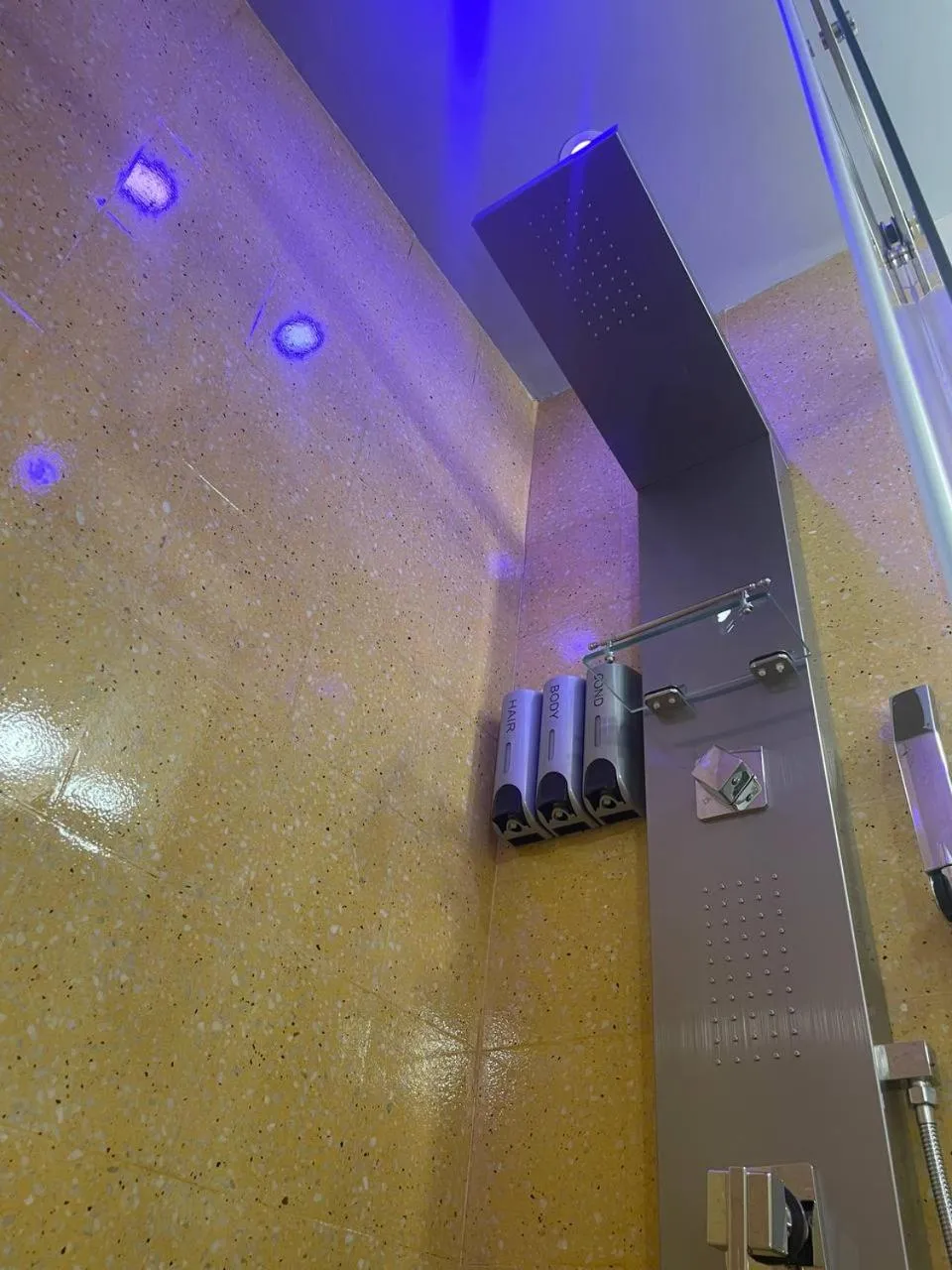 Shower, Bathroom in Ciccio R&B di Rosaria Profeta