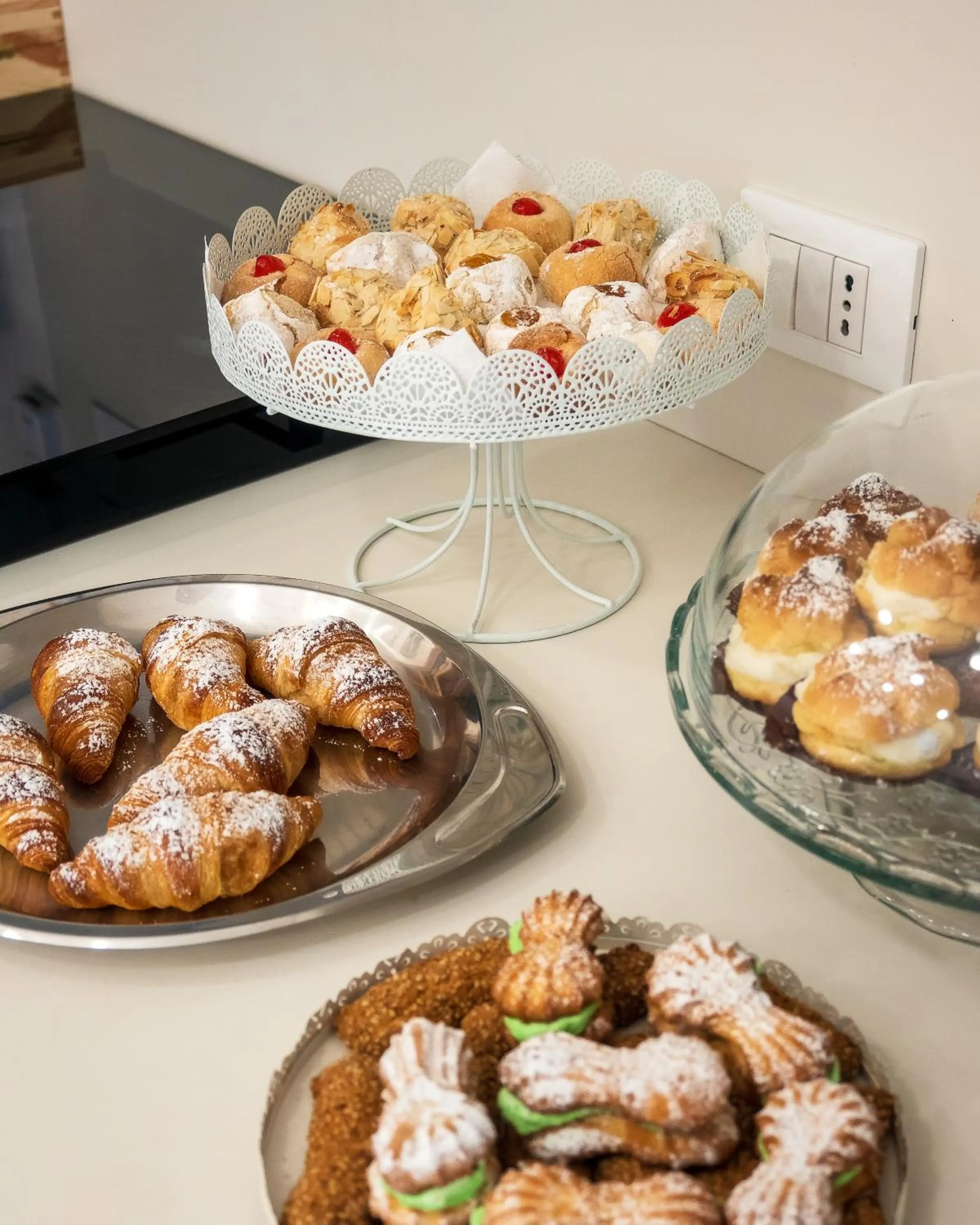 Communal lounge/ TV room in Ciccio Rooms and breakfast - Self check-in