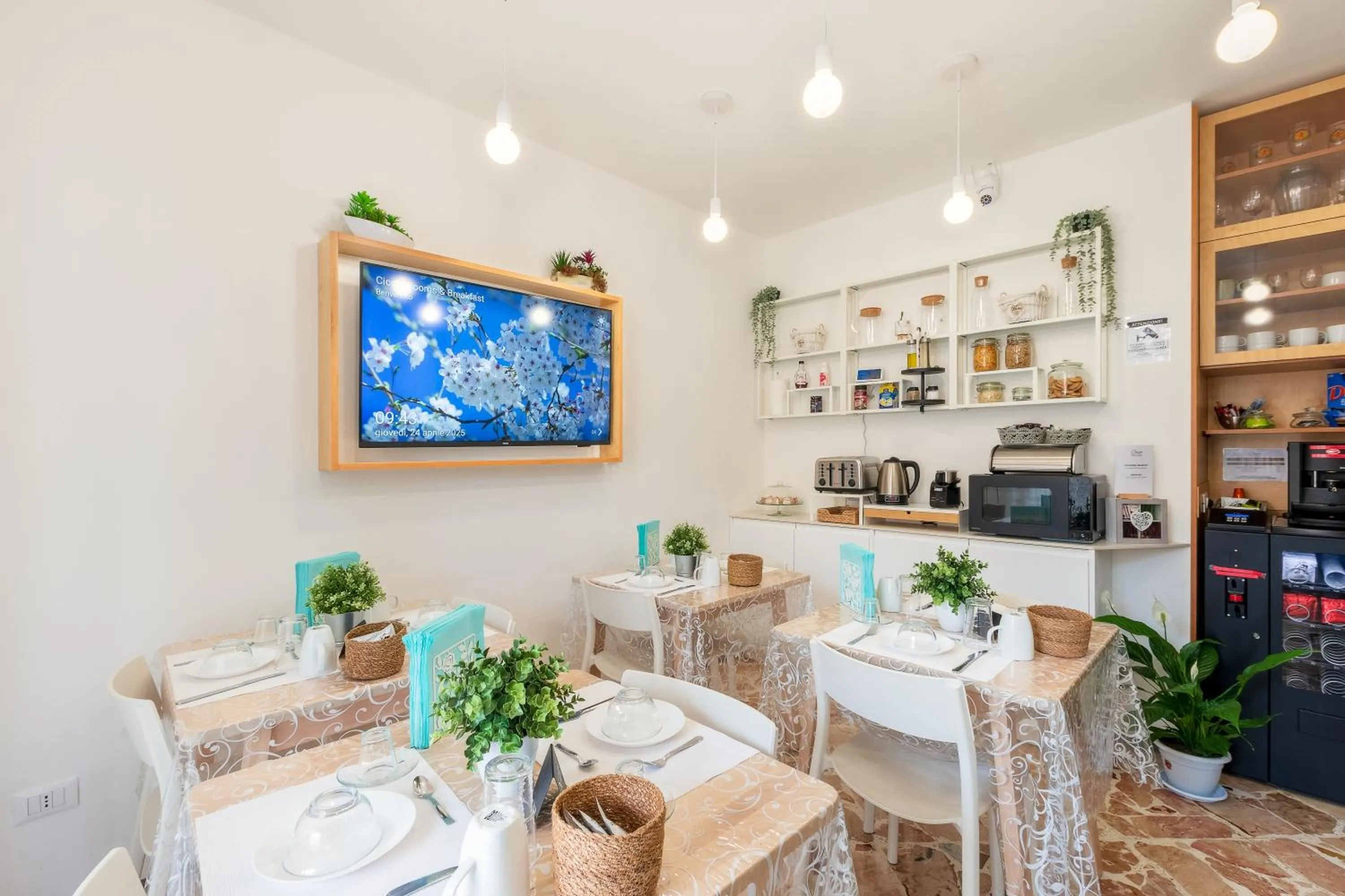 Communal lounge/ TV room in Ciccio Rooms and breakfast - Self check-in