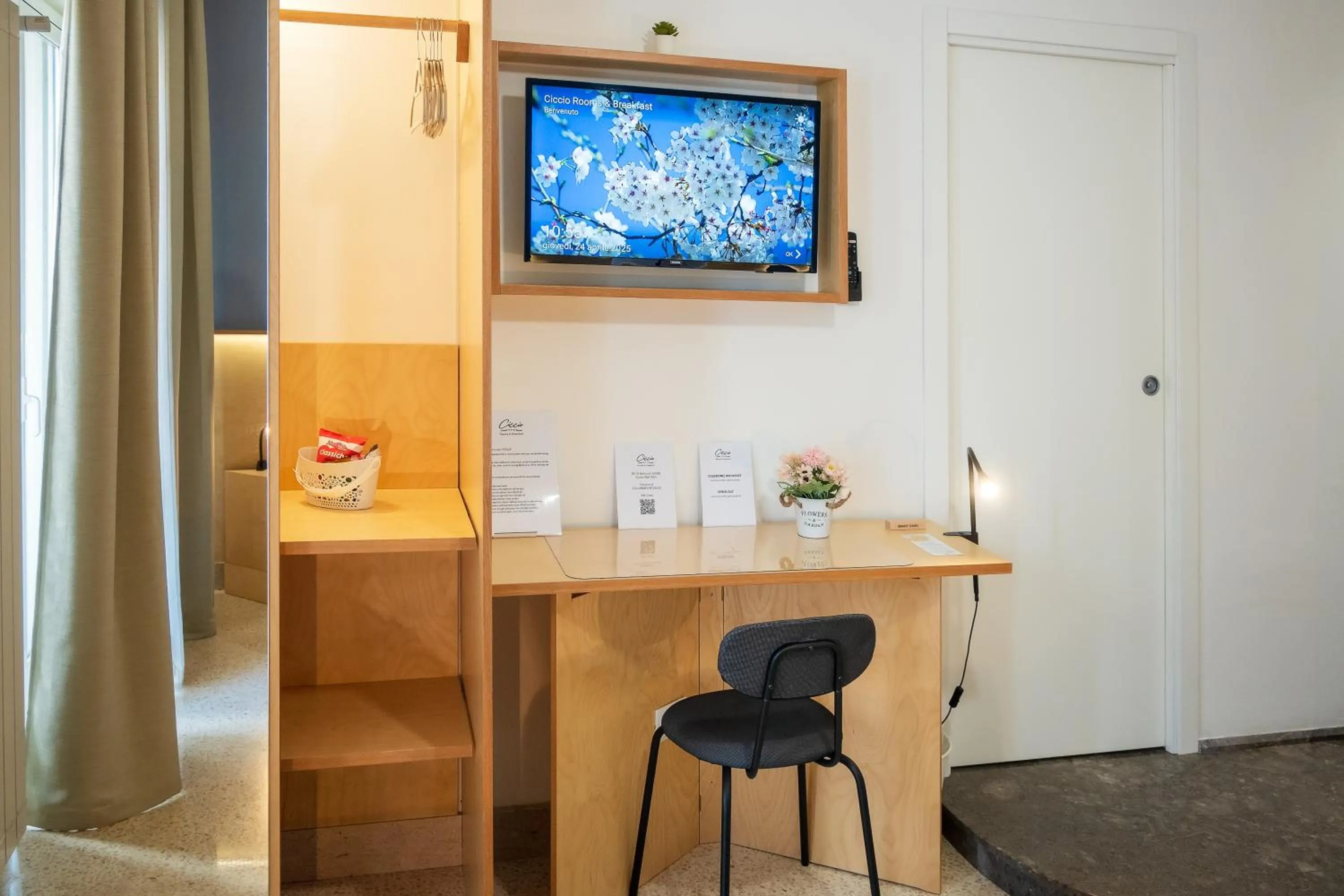 TV and multimedia in Ciccio Rooms and breakfast - Self check-in
