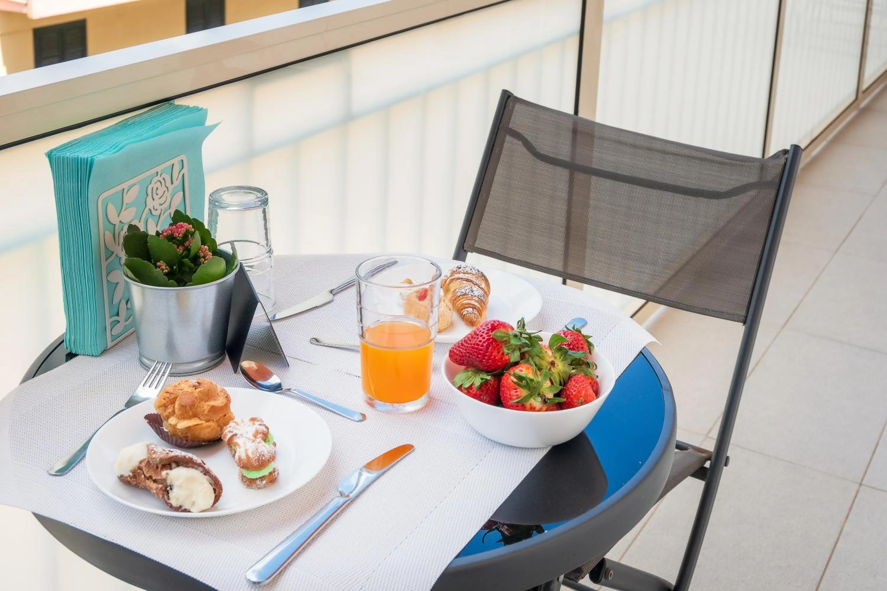 Breakfast in Ciccio Rooms and breakfast - Self check-in