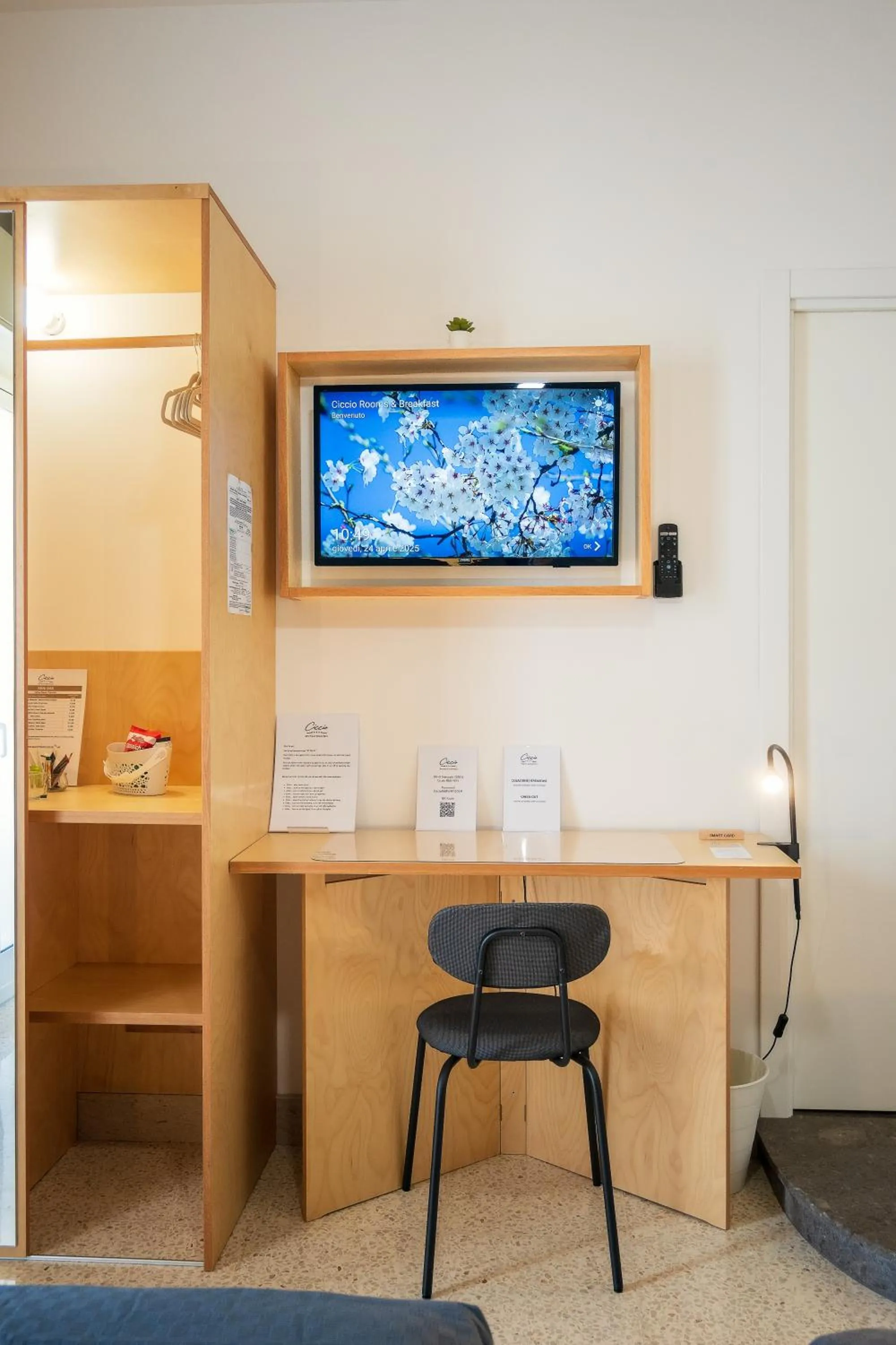 TV and multimedia in Ciccio Rooms and breakfast - Self check-in