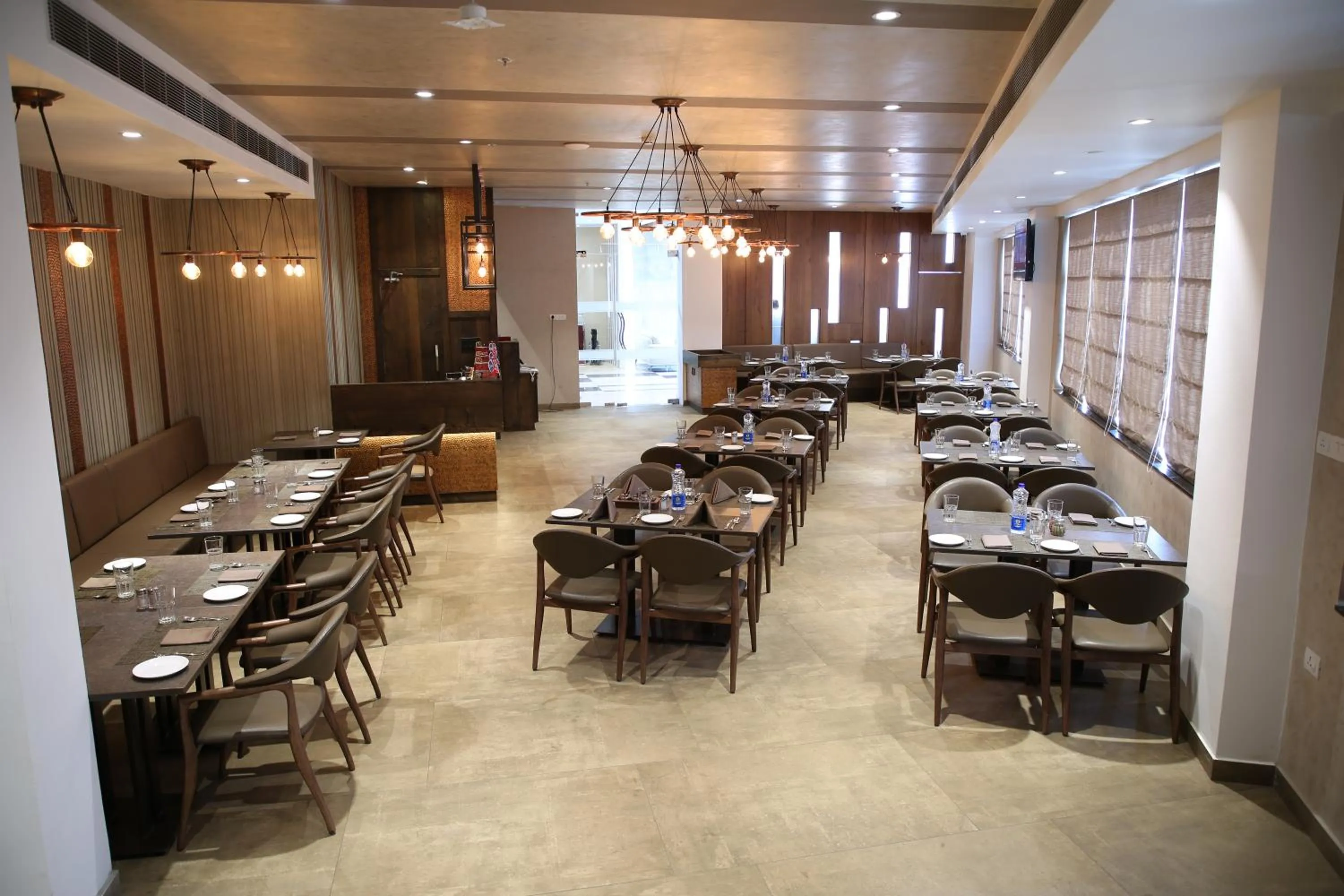 Restaurant/places to eat in Native INN By Heda Hospitality