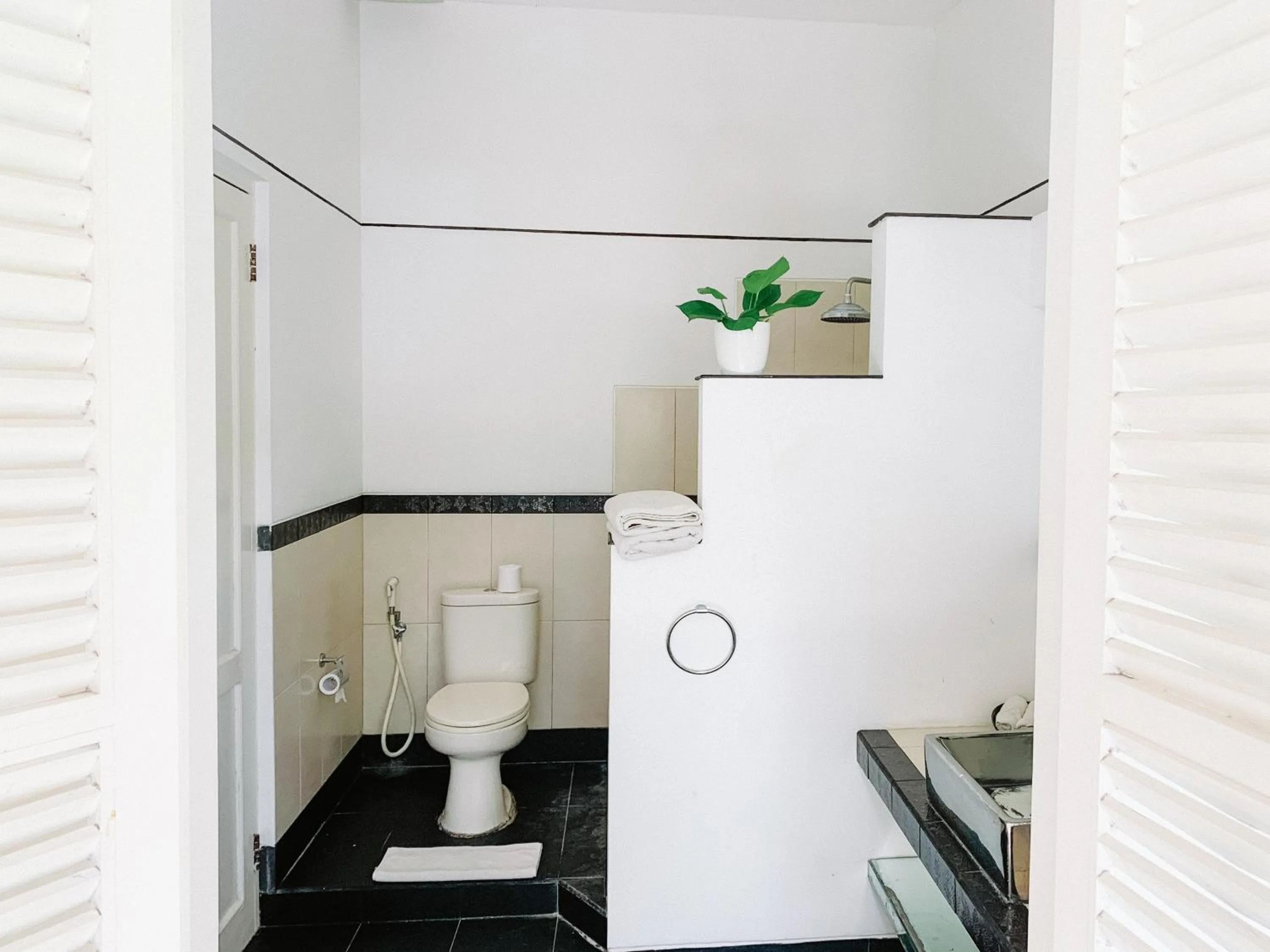 Toilet in Casa Artista By Kresna Hospitality