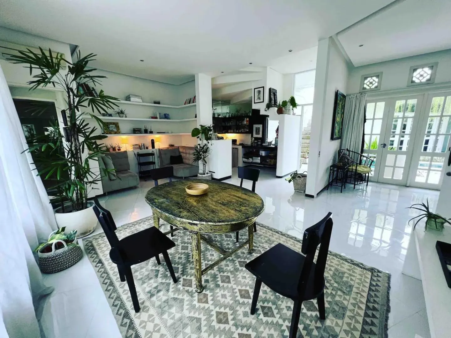 Kitchen or kitchenette in Casa Artista By Kresna Hospitality