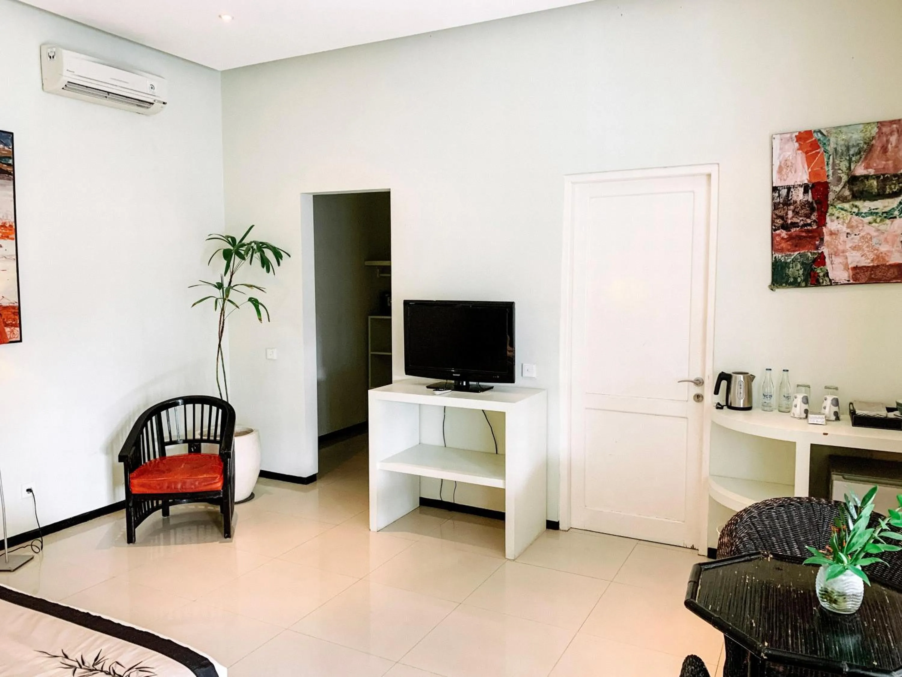 TV and multimedia in Casa Artista By Kresna Hospitality