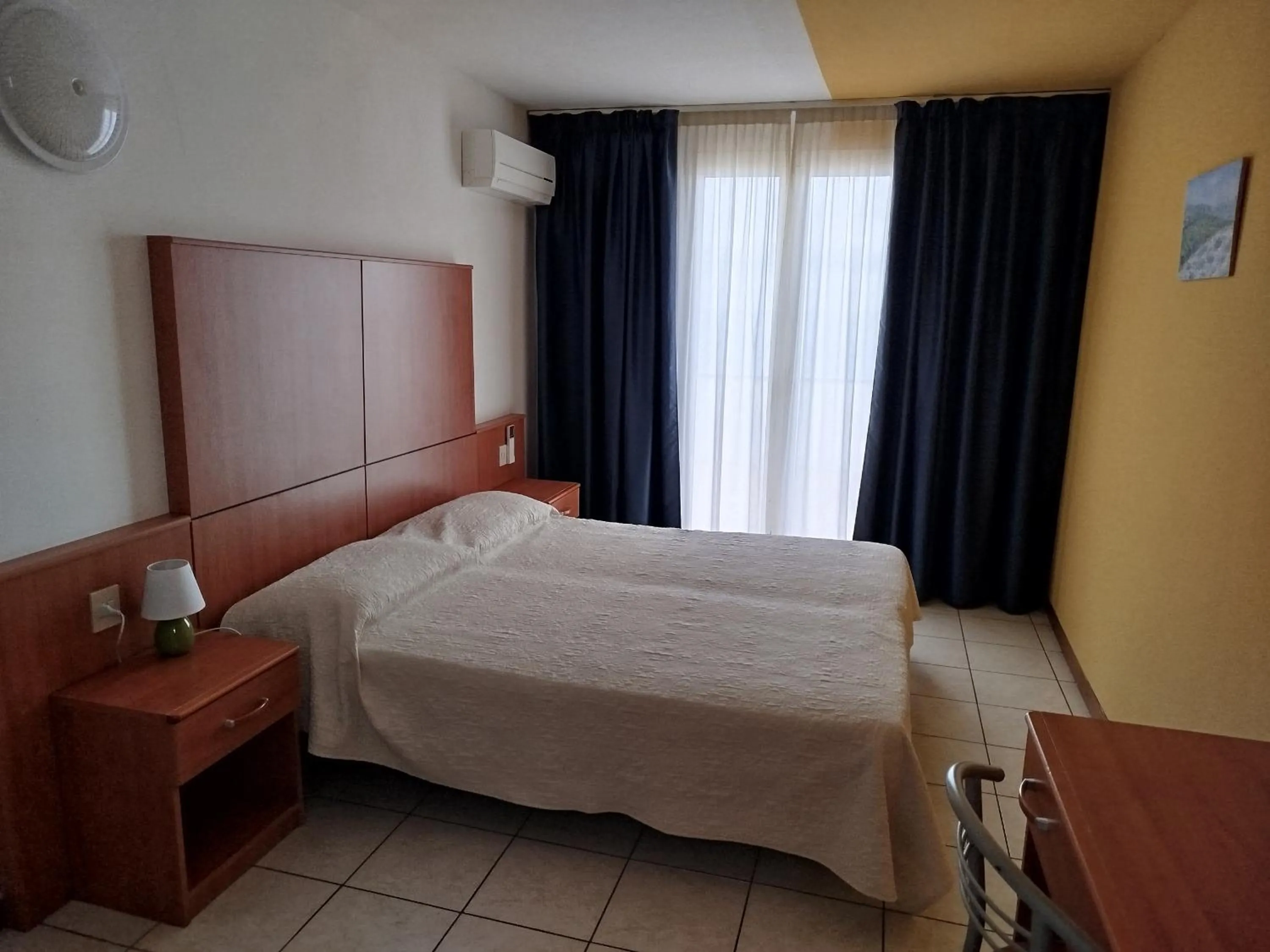 Photo of the whole room, Bed in Hotel Silva Frontemare