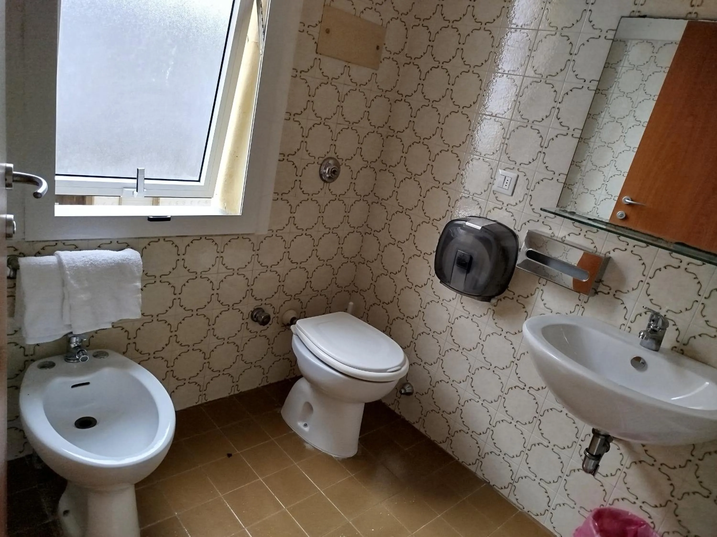 Toilet in Hotel Silva Frontemare
