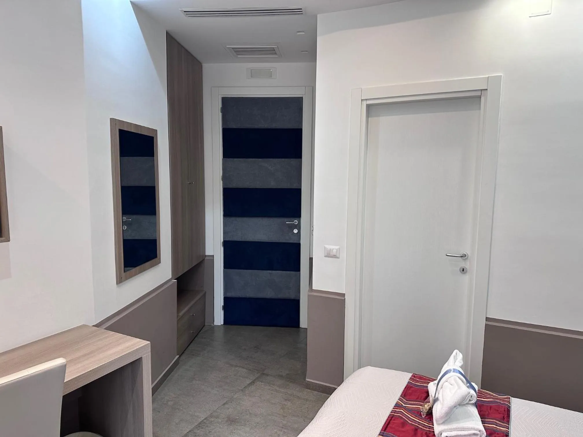 Photo of the whole room, Bed in Regina Margherita Suite