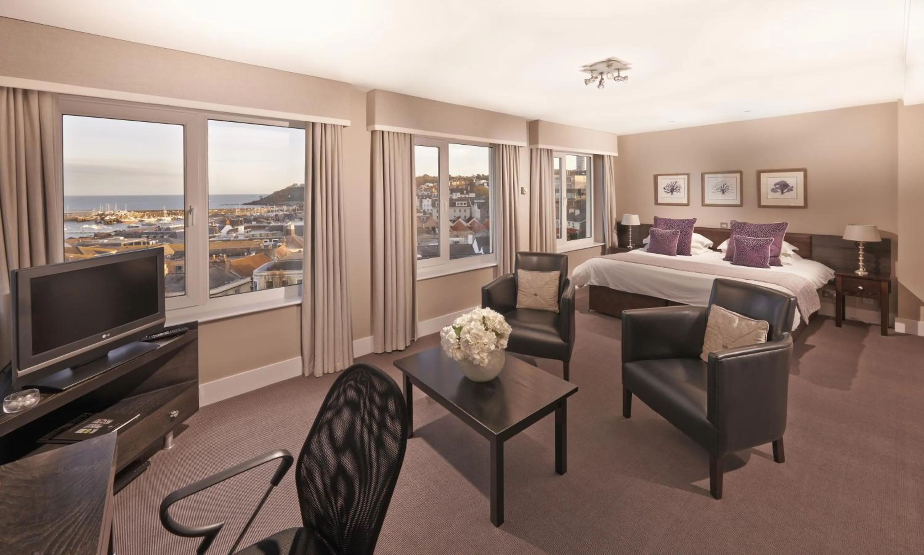 Day, Bed in La Fregate Hotel