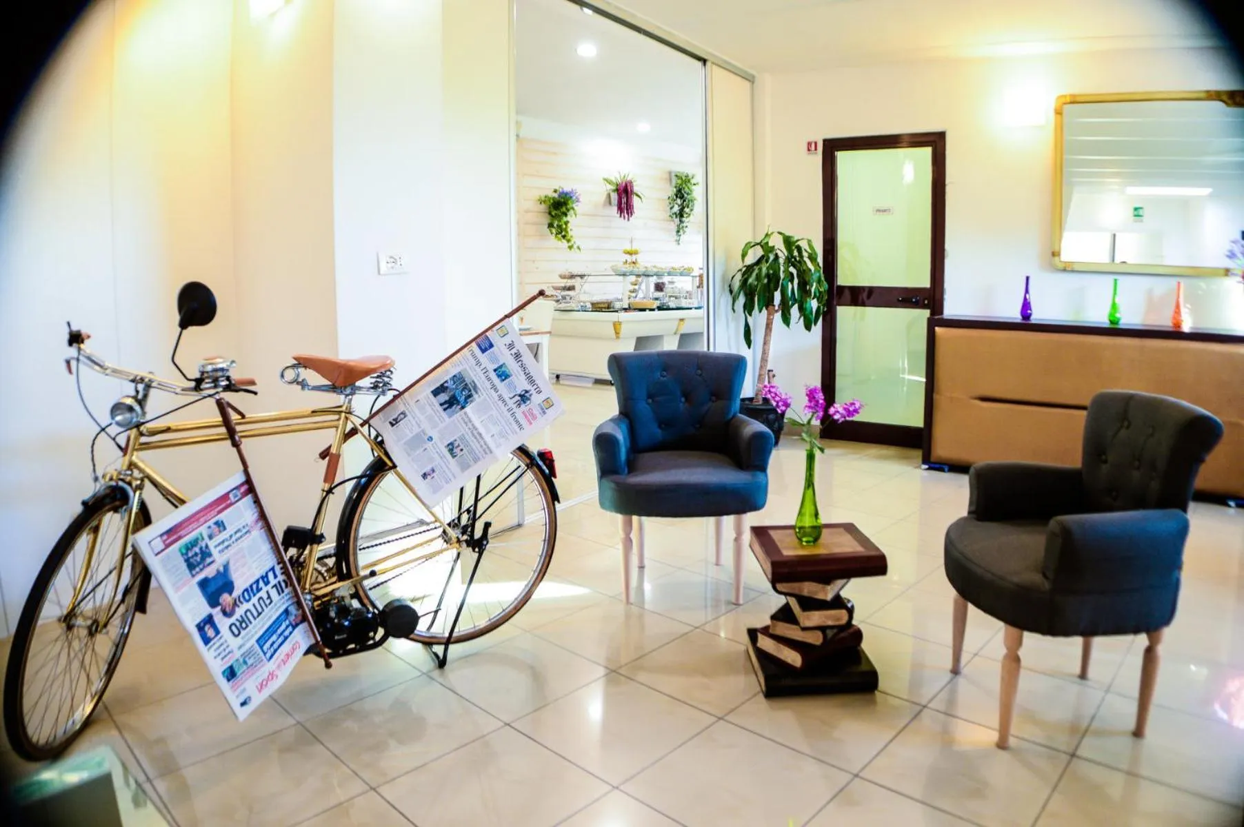 Communal lounge/ TV room in Hotel Darival Nomentana