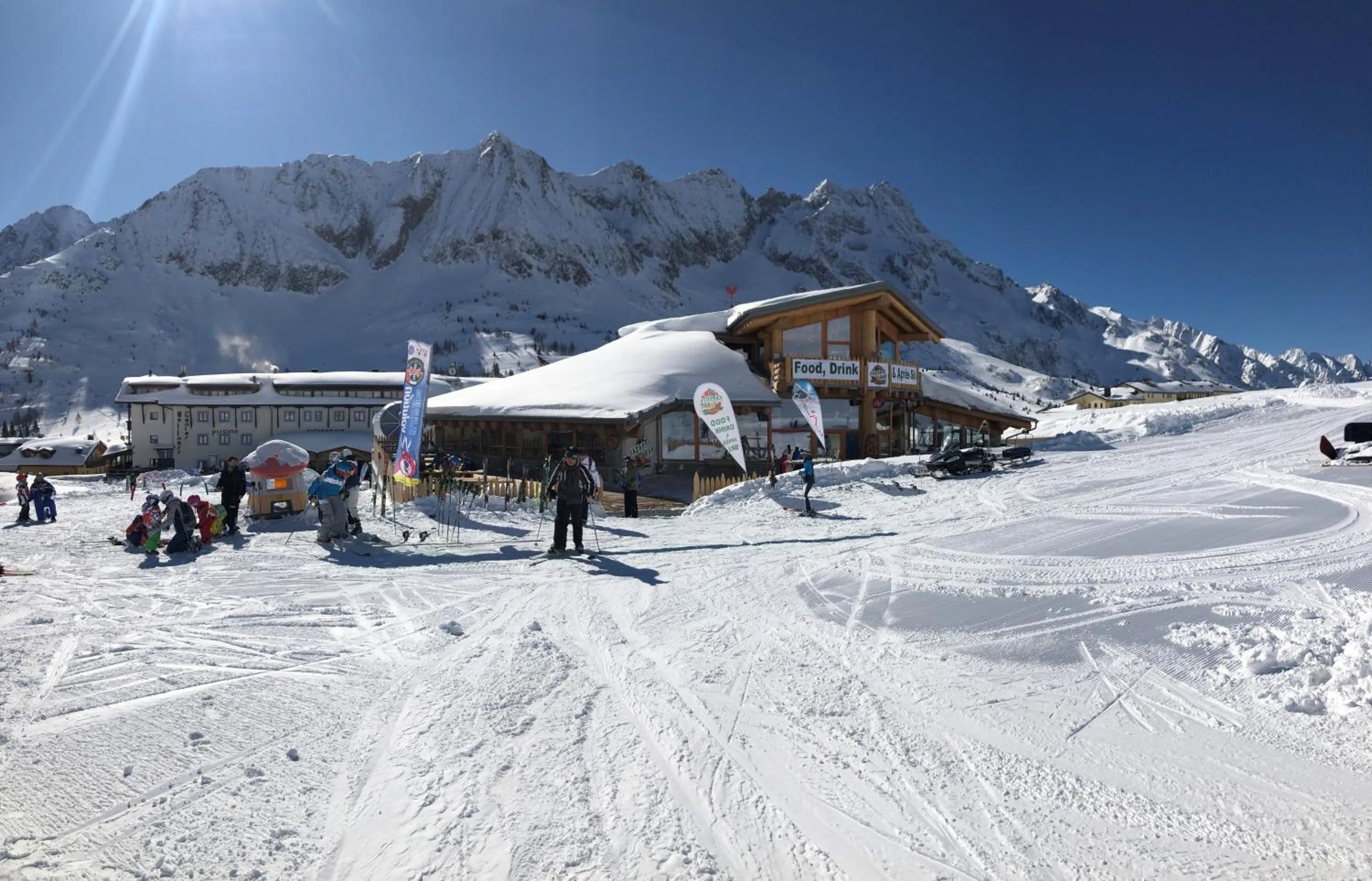 Property building in Sporting Hotel