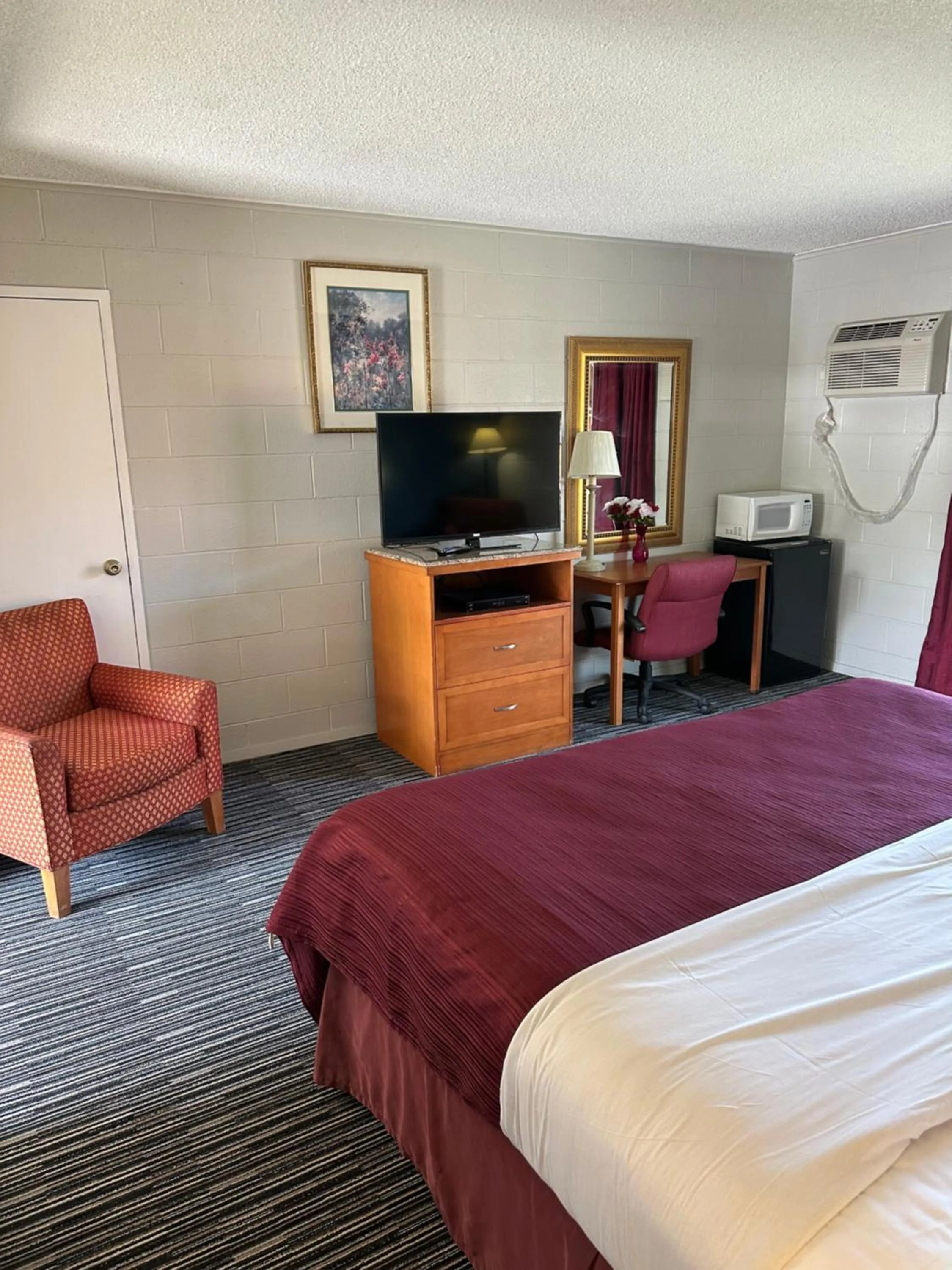 Bed in Relax Inn Yreka