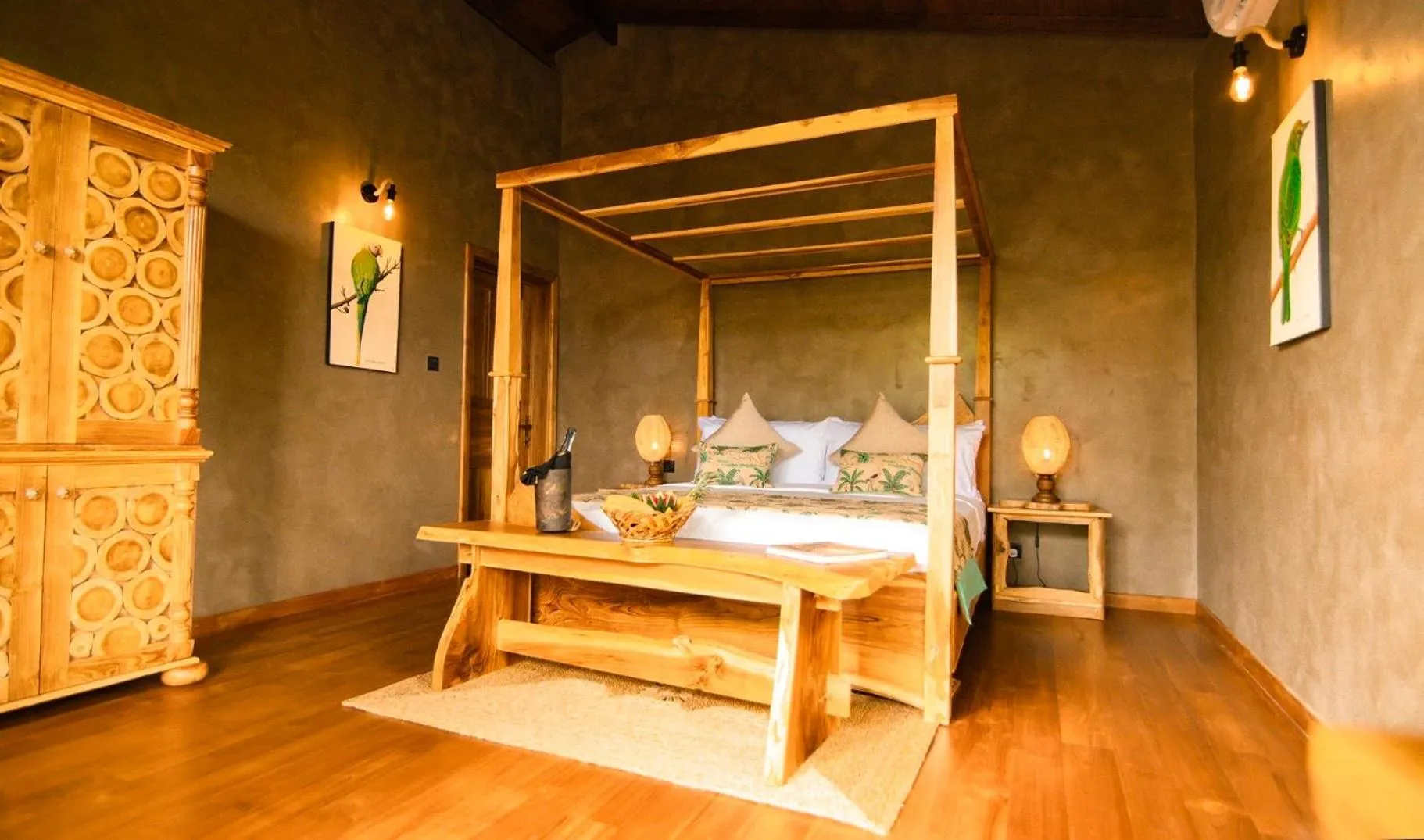 Bed in Flameback Eco Lodge