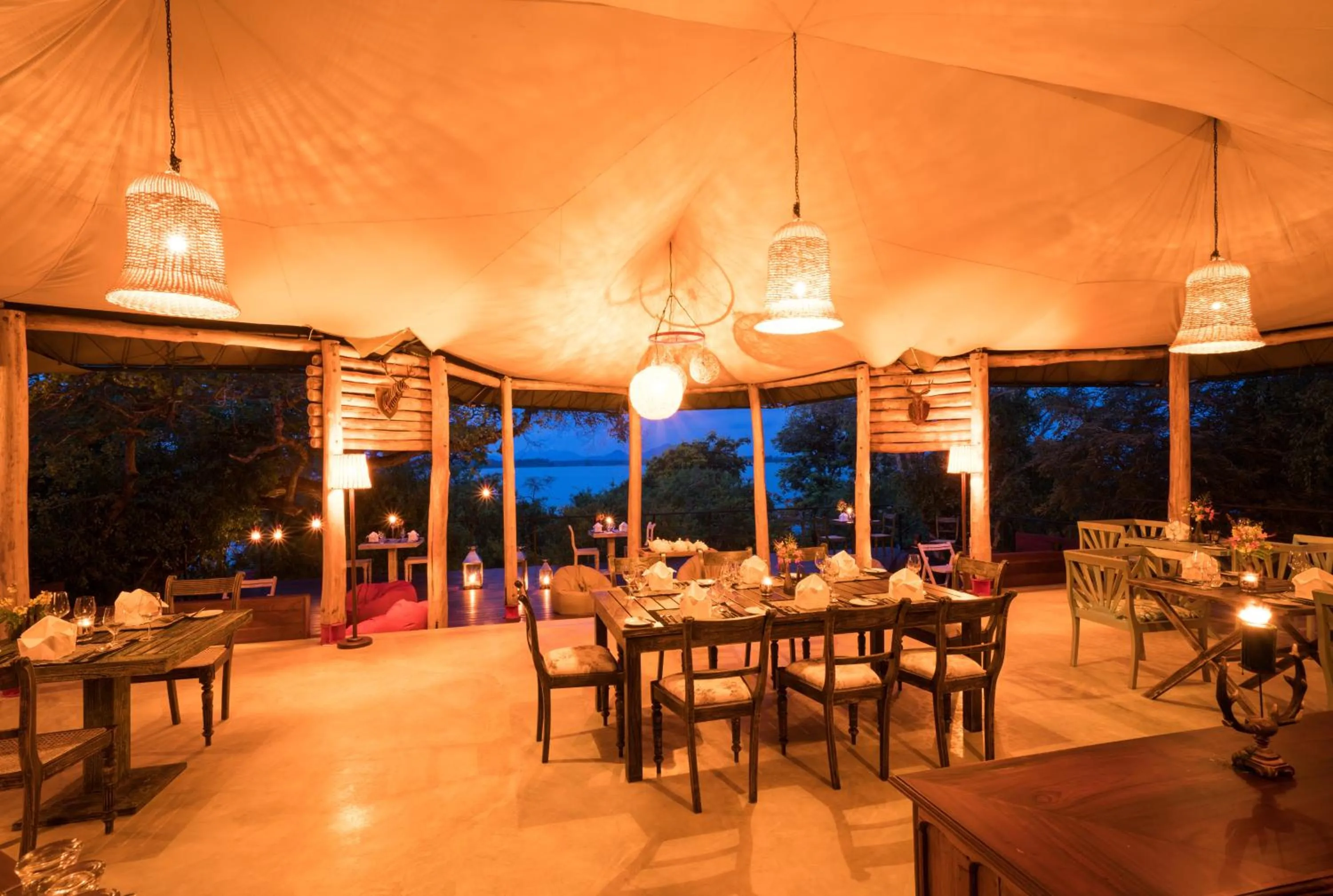 Restaurant/places to eat in Flameback Eco Lodge