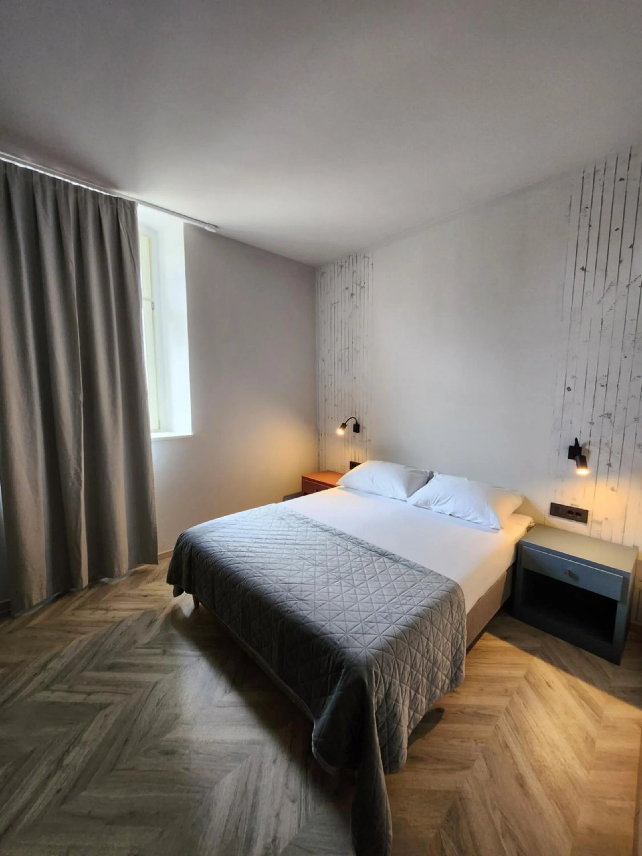 Bedroom, Bed in Hotel Amfiteatar