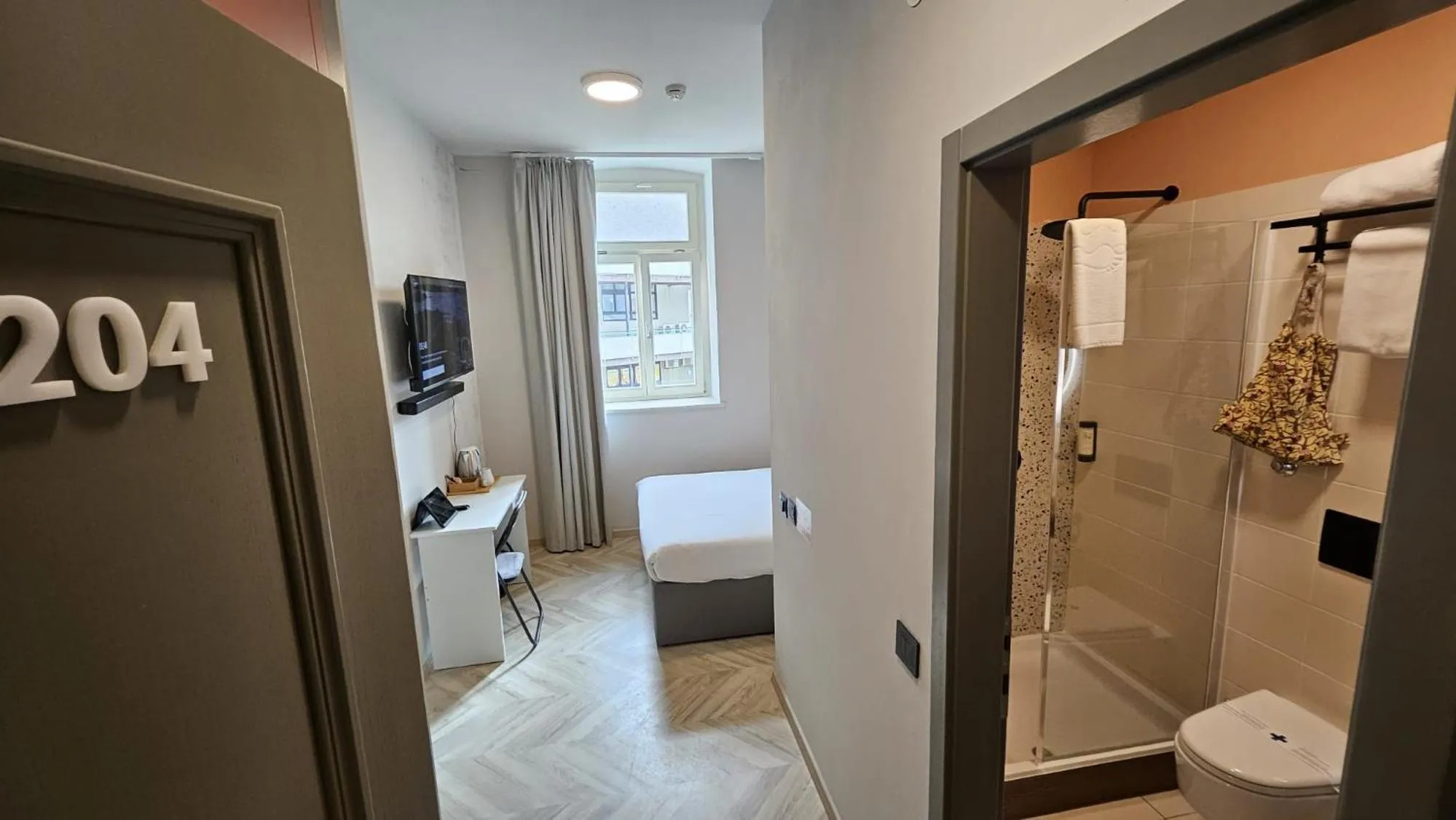 Shower in Hotel Amfiteatar