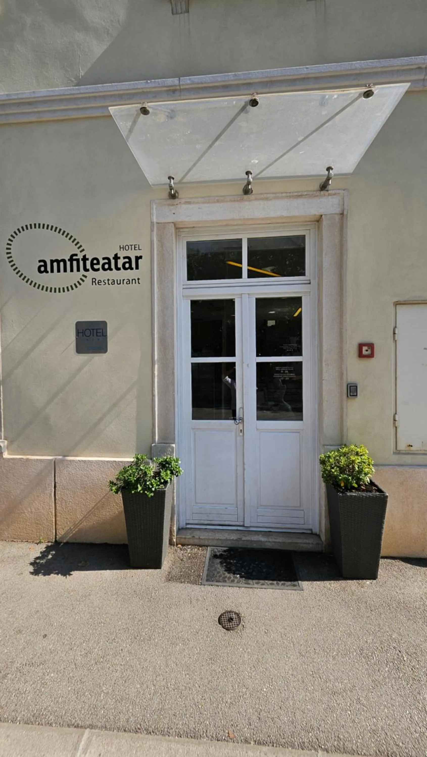 Property building in Hotel Amfiteatar