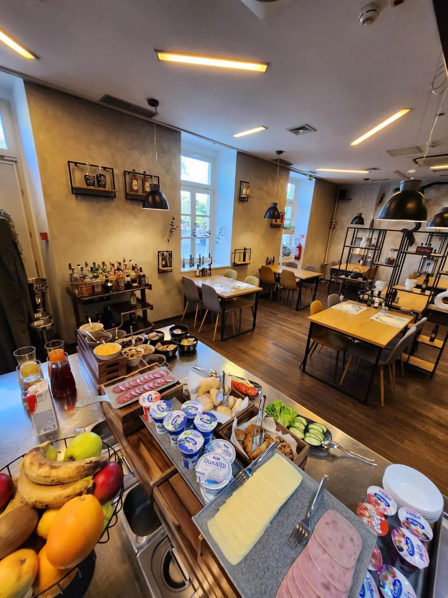 Breakfast in Hotel Amfiteatar