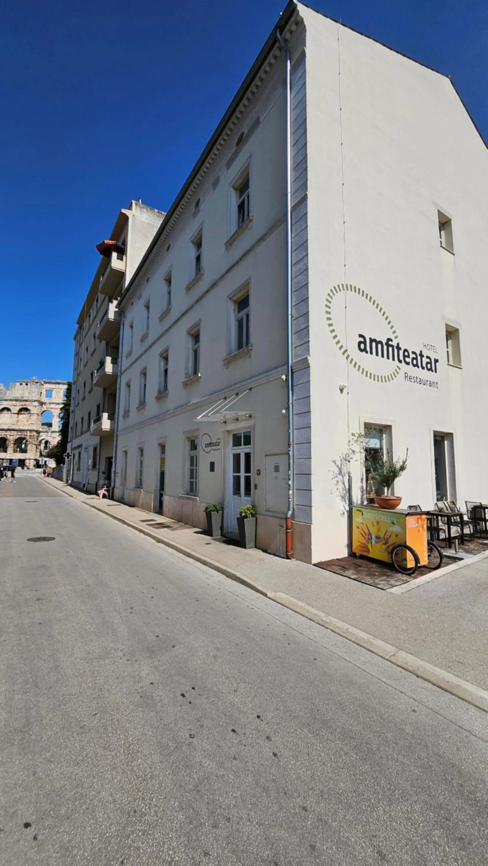 Property building in Hotel Amfiteatar