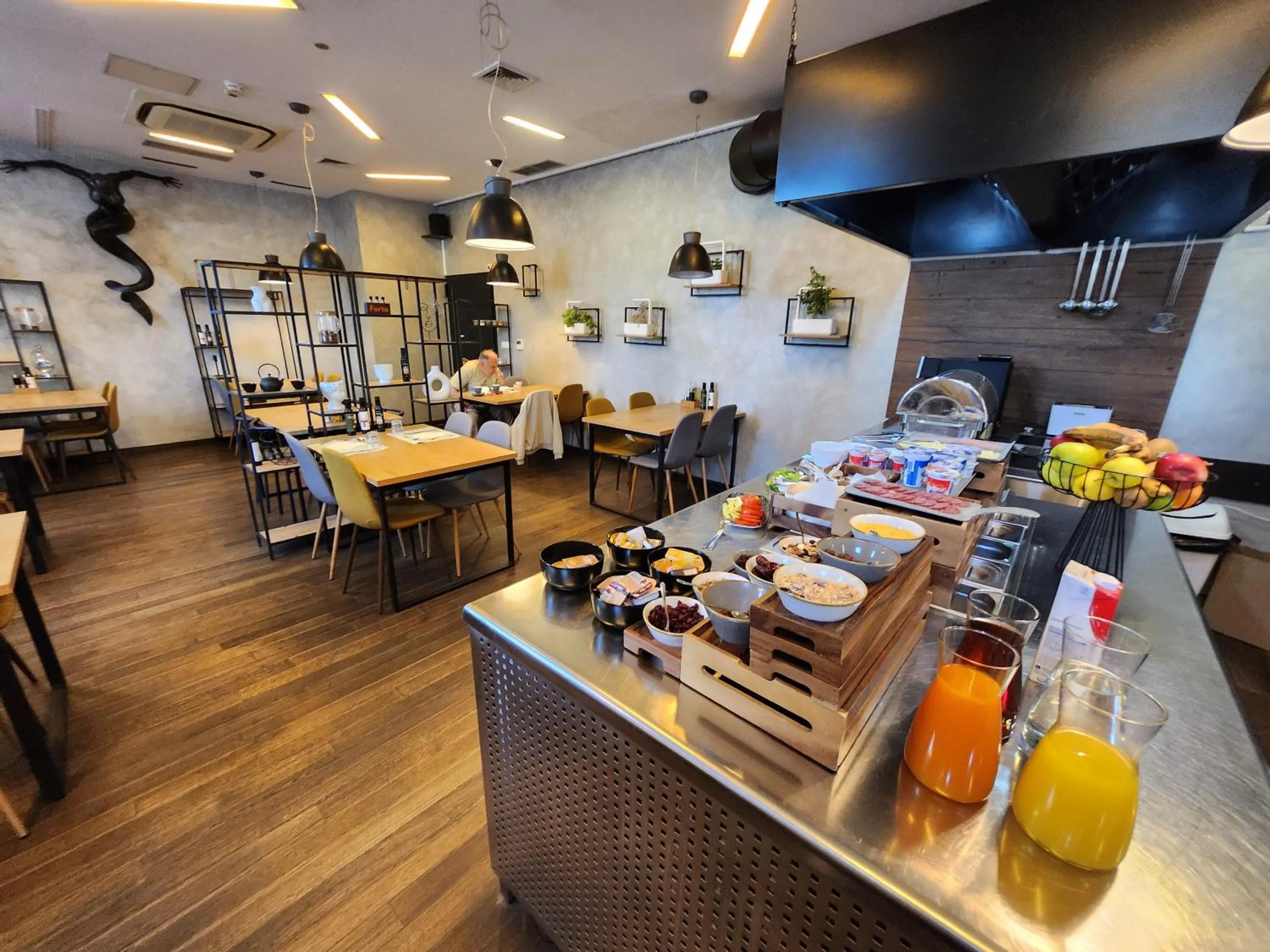 Breakfast in Hotel Amfiteatar